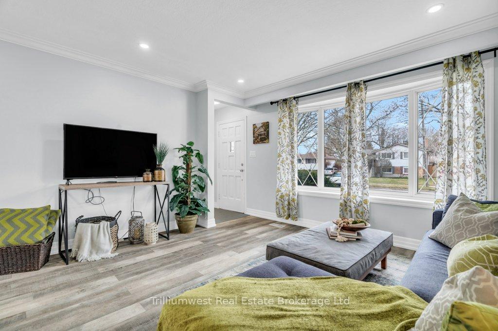 Photo 5 of 29 Golfview Road, Guelph, Victoria North — HOMEH
