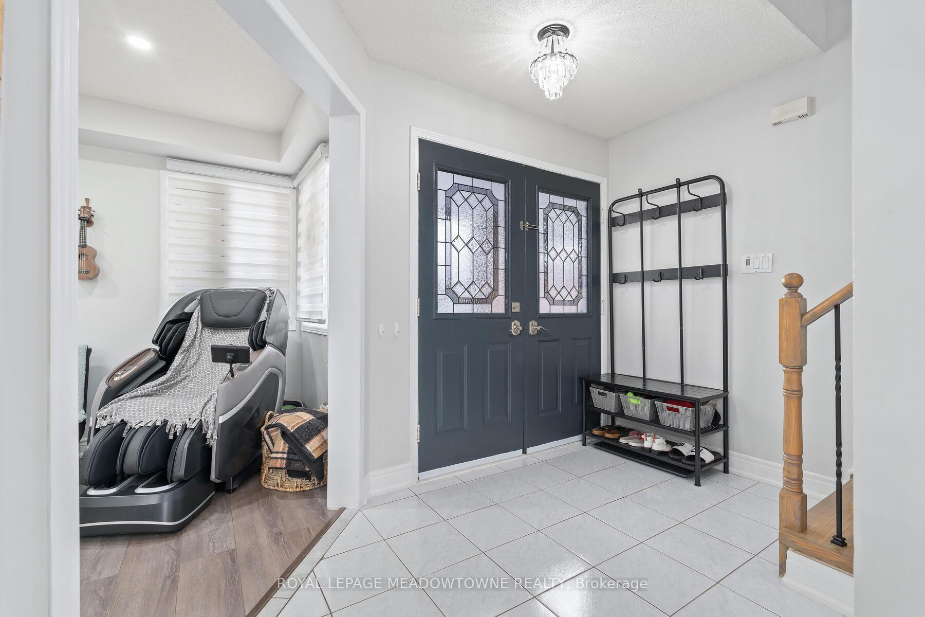 Photo 4 of 50 Smith Drive, Halton Hills, Georgetown — HOMEH