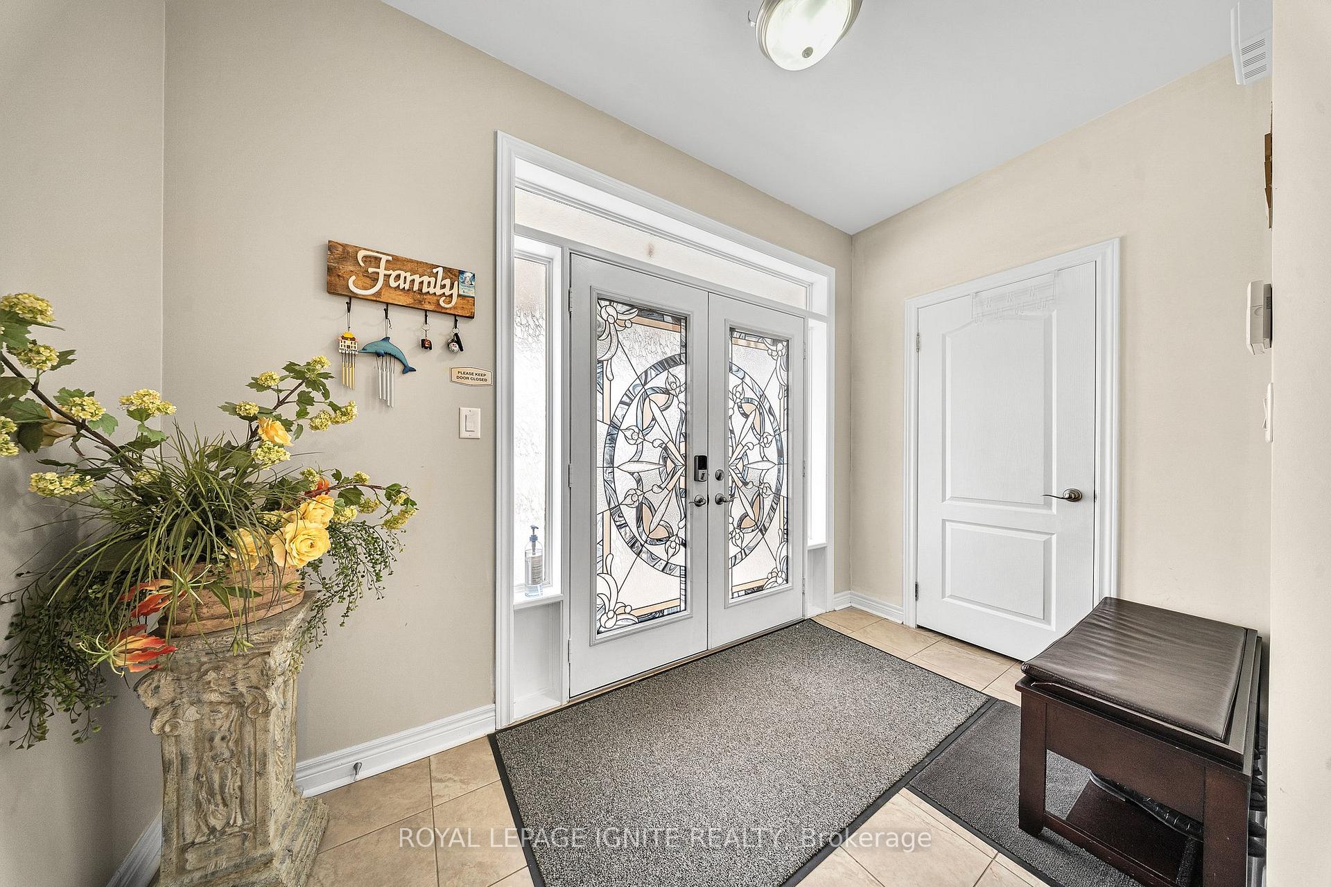 Photo 4 of 228 Dougall Avenue, Caledon, Rural Caledon — HOMEH