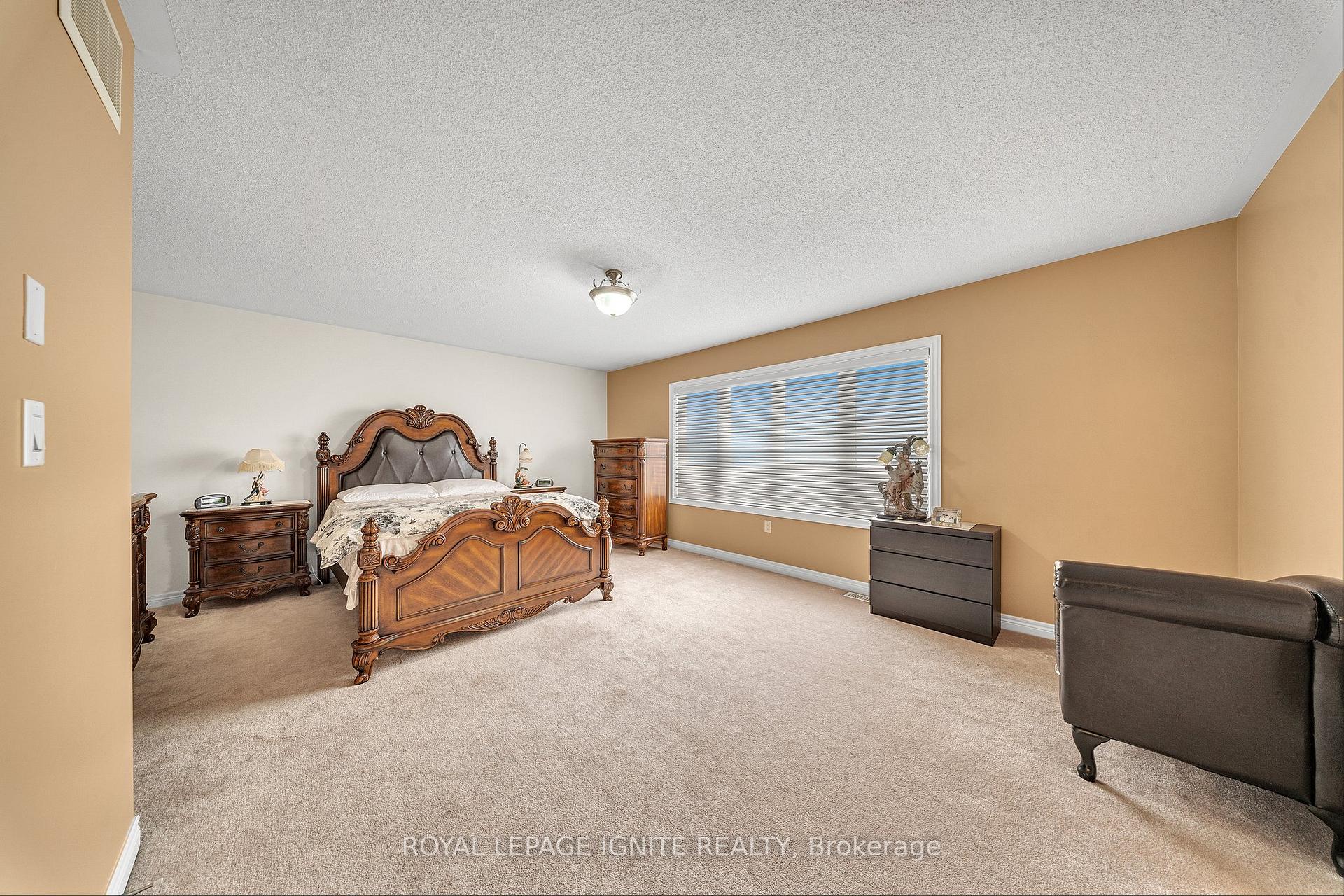 Photo 20 of 228 Dougall Avenue, Caledon, Rural Caledon — HOMEH