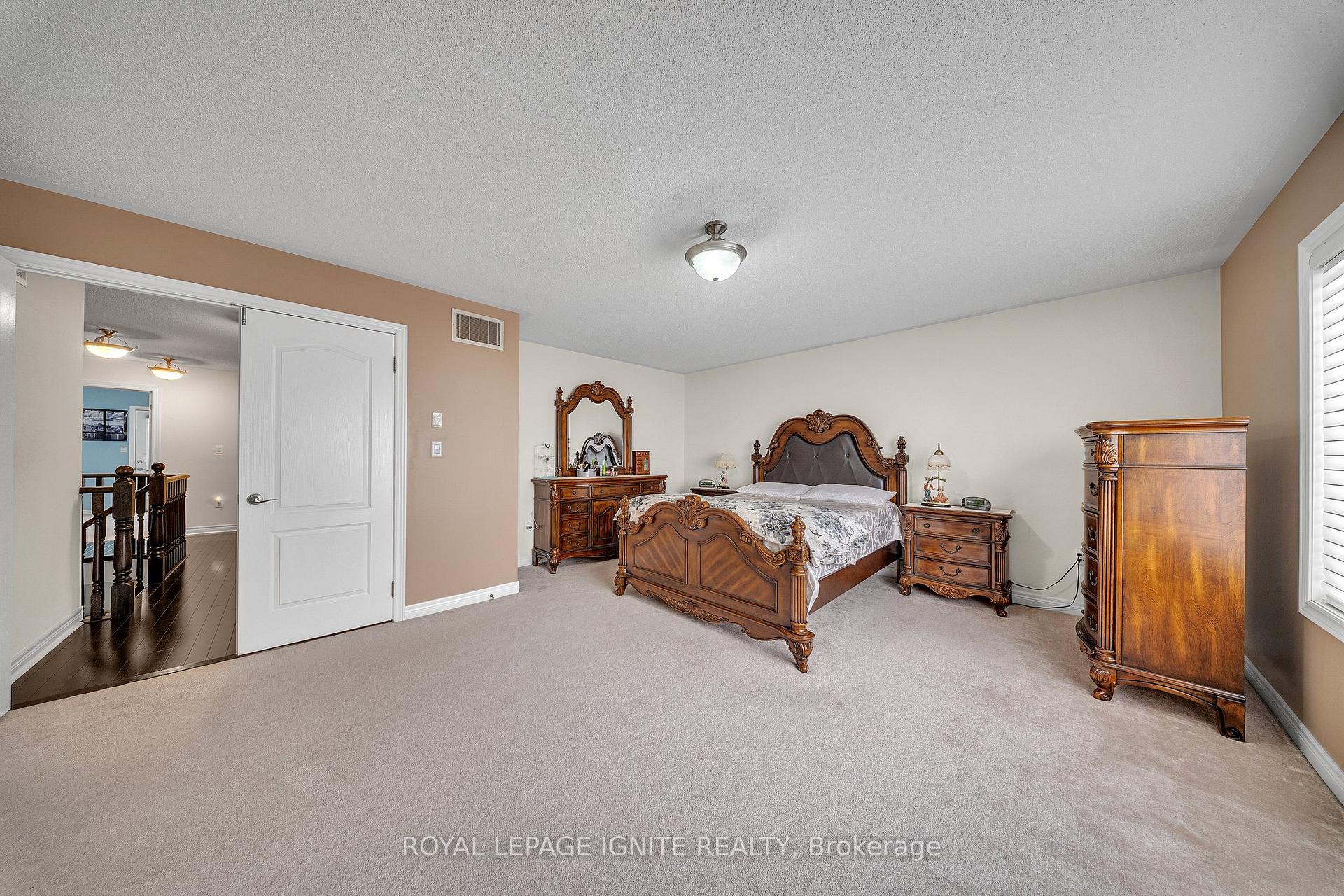Photo 21 of 228 Dougall Avenue, Caledon, Rural Caledon — HOMEH