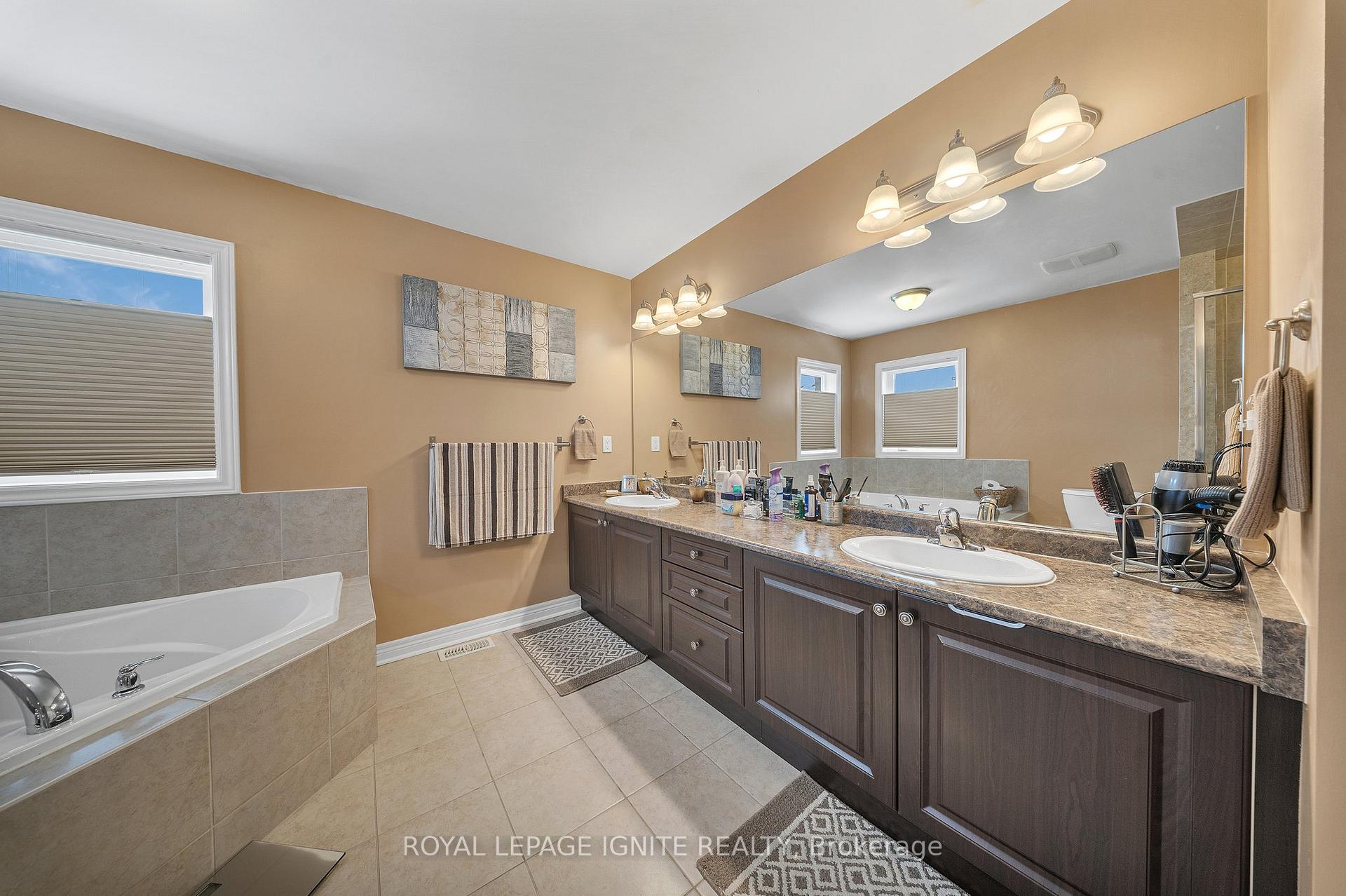 Photo 24 of 228 Dougall Avenue, Caledon, Rural Caledon — HOMEH