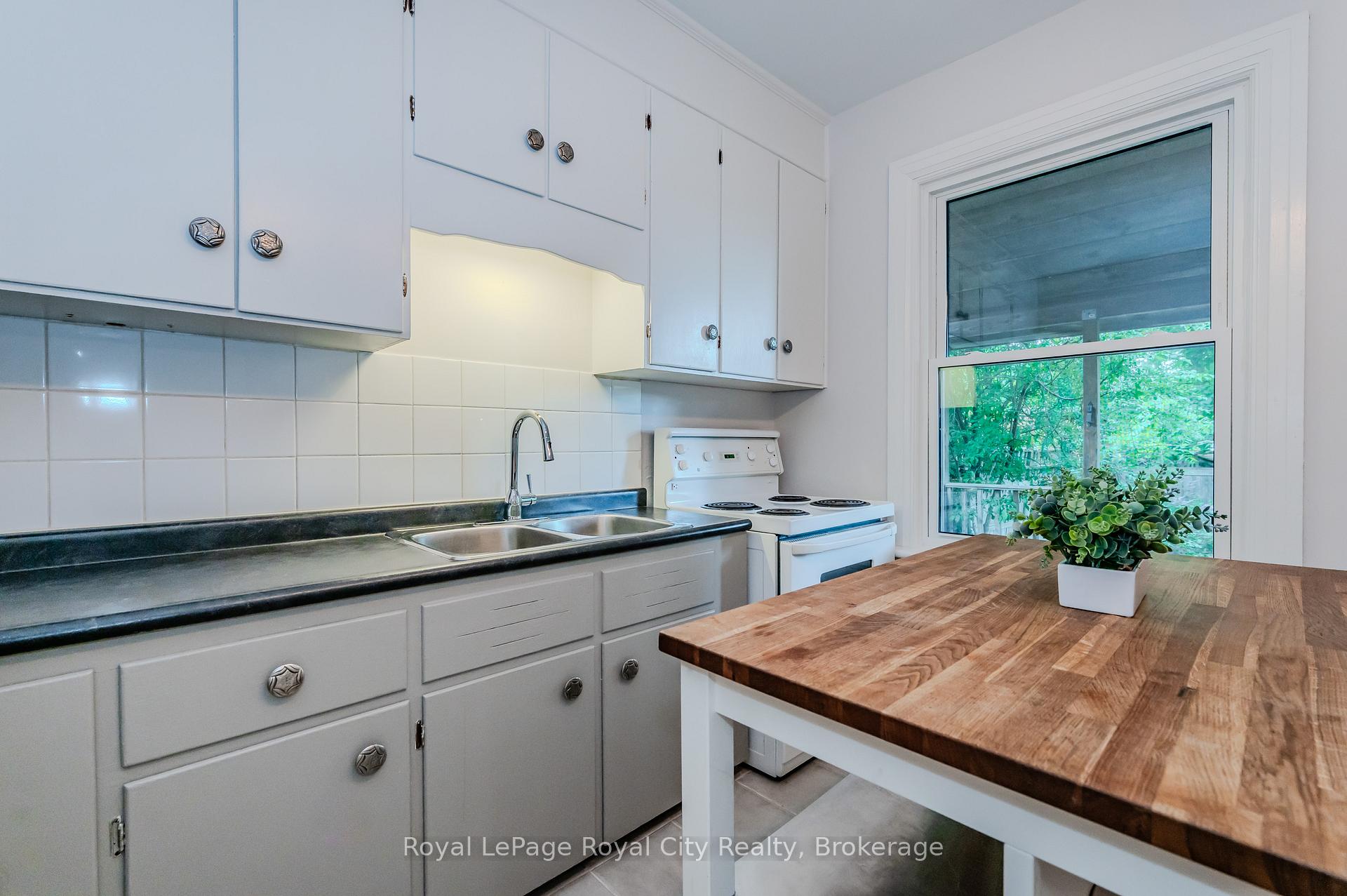 Photo 15 of 108 Harris Street, Guelph, St. Patrick's Ward — HOMEH