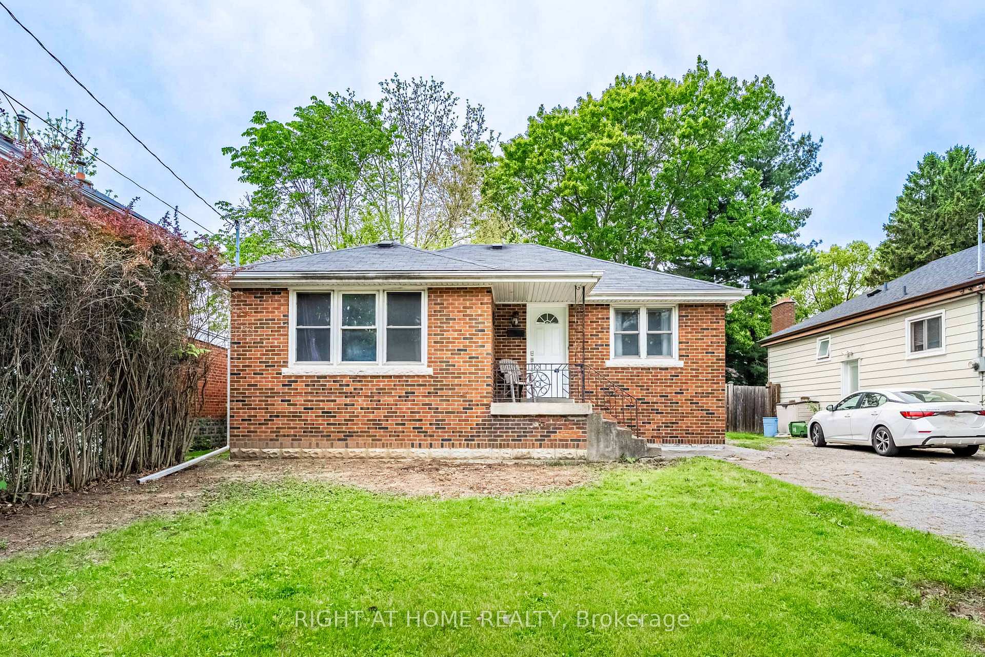 Photo 1 of 194 Cline Avenue S, Hamilton, Ainslie Wood — HOMEH