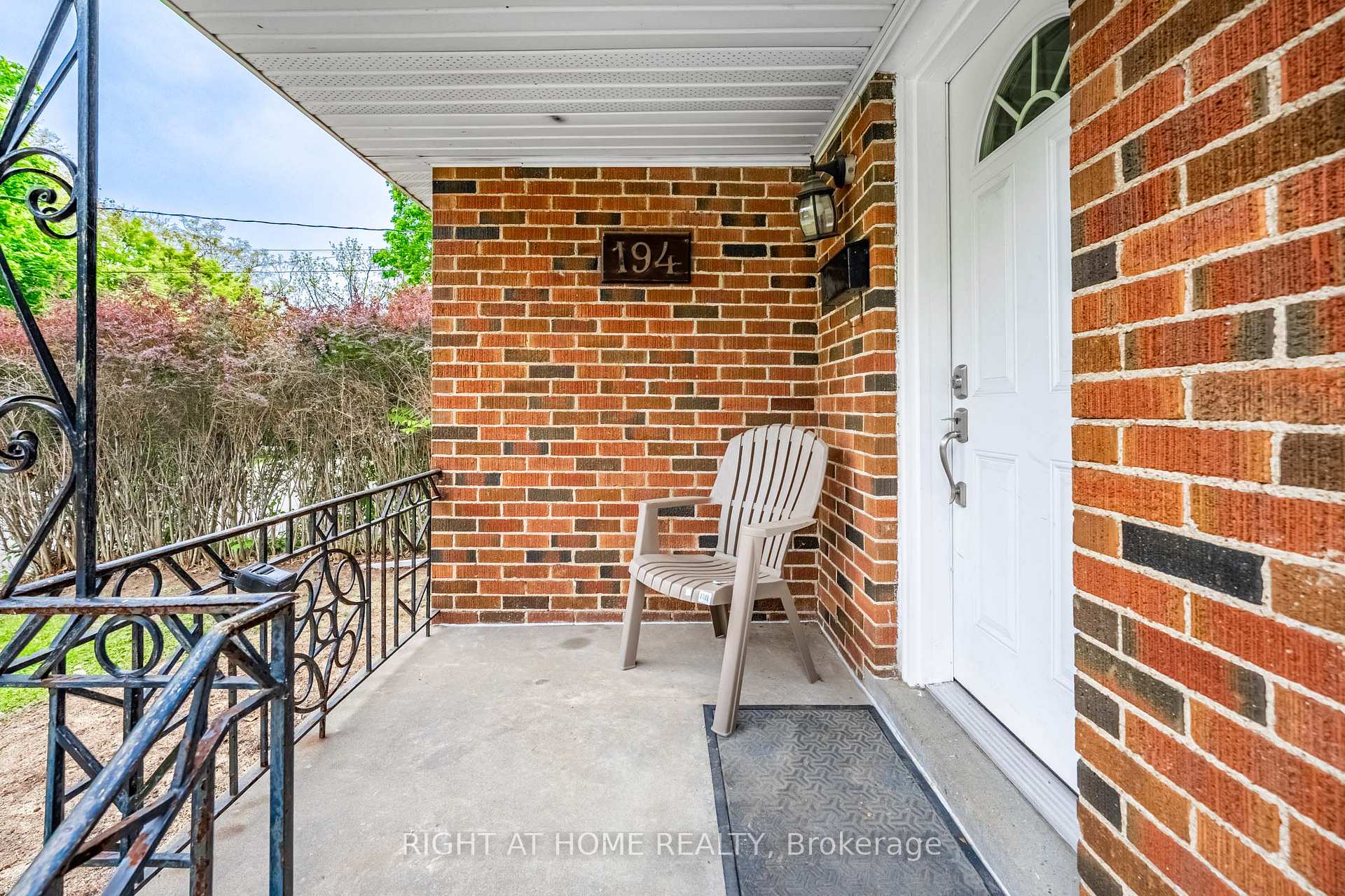 Photo 2 of 194 Cline Avenue S, Hamilton, Ainslie Wood — HOMEH