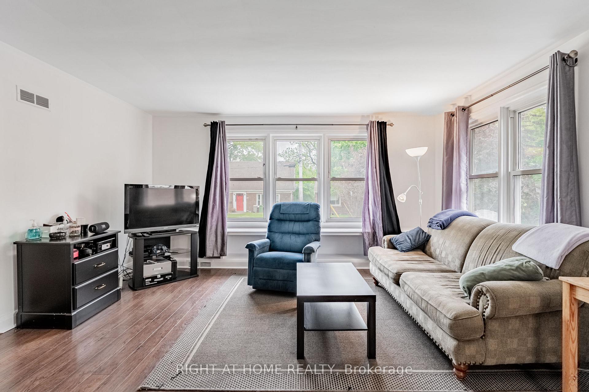 Photo 4 of 194 Cline Avenue S, Hamilton, Ainslie Wood — HOMEH