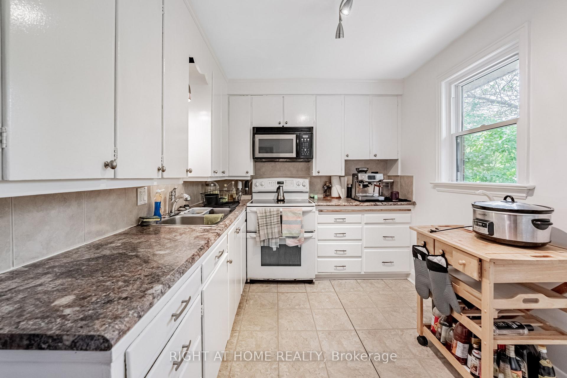 Photo 7 of 194 Cline Avenue S, Hamilton, Ainslie Wood — HOMEH