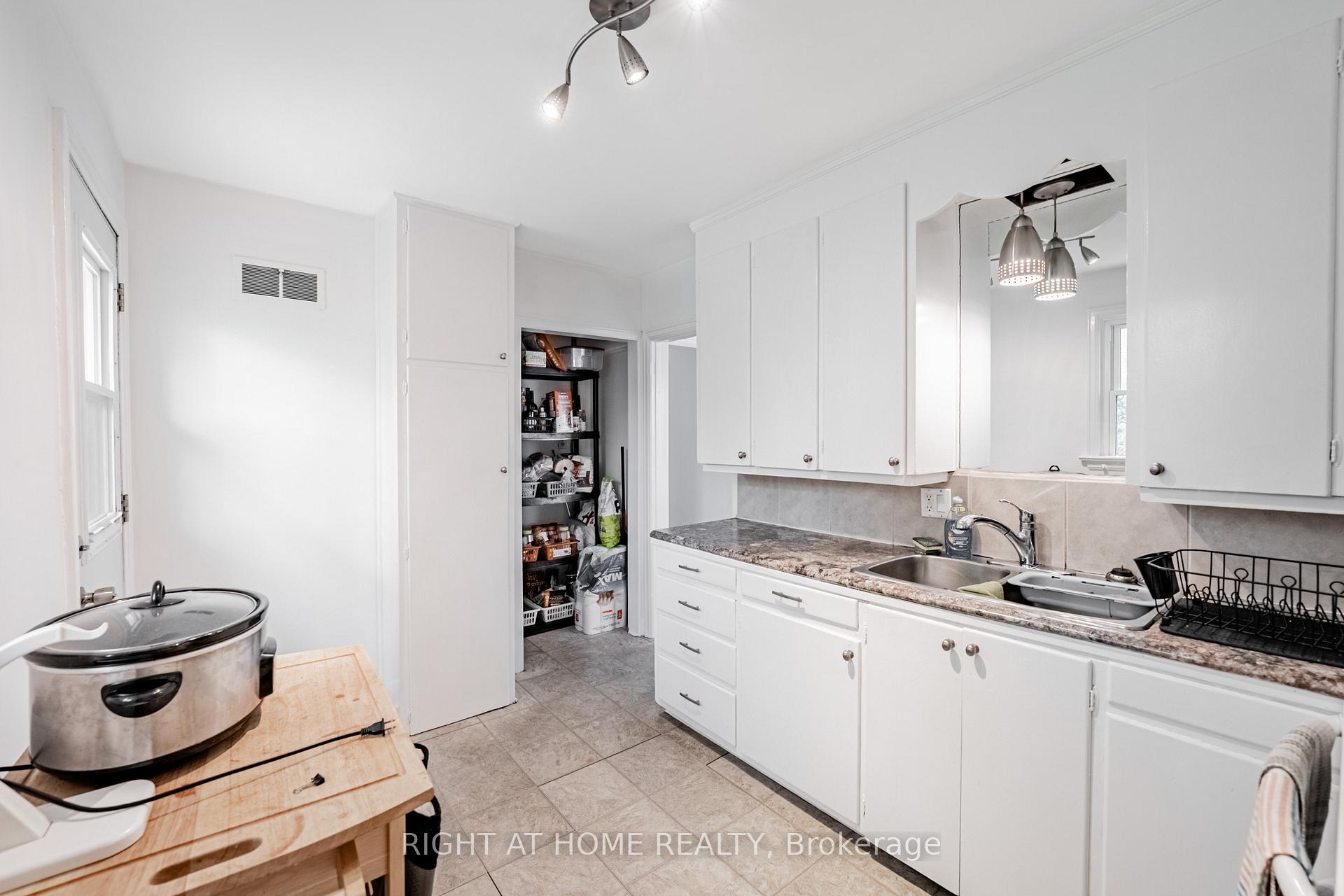Photo 9 of 194 Cline Avenue S, Hamilton, Ainslie Wood — HOMEH