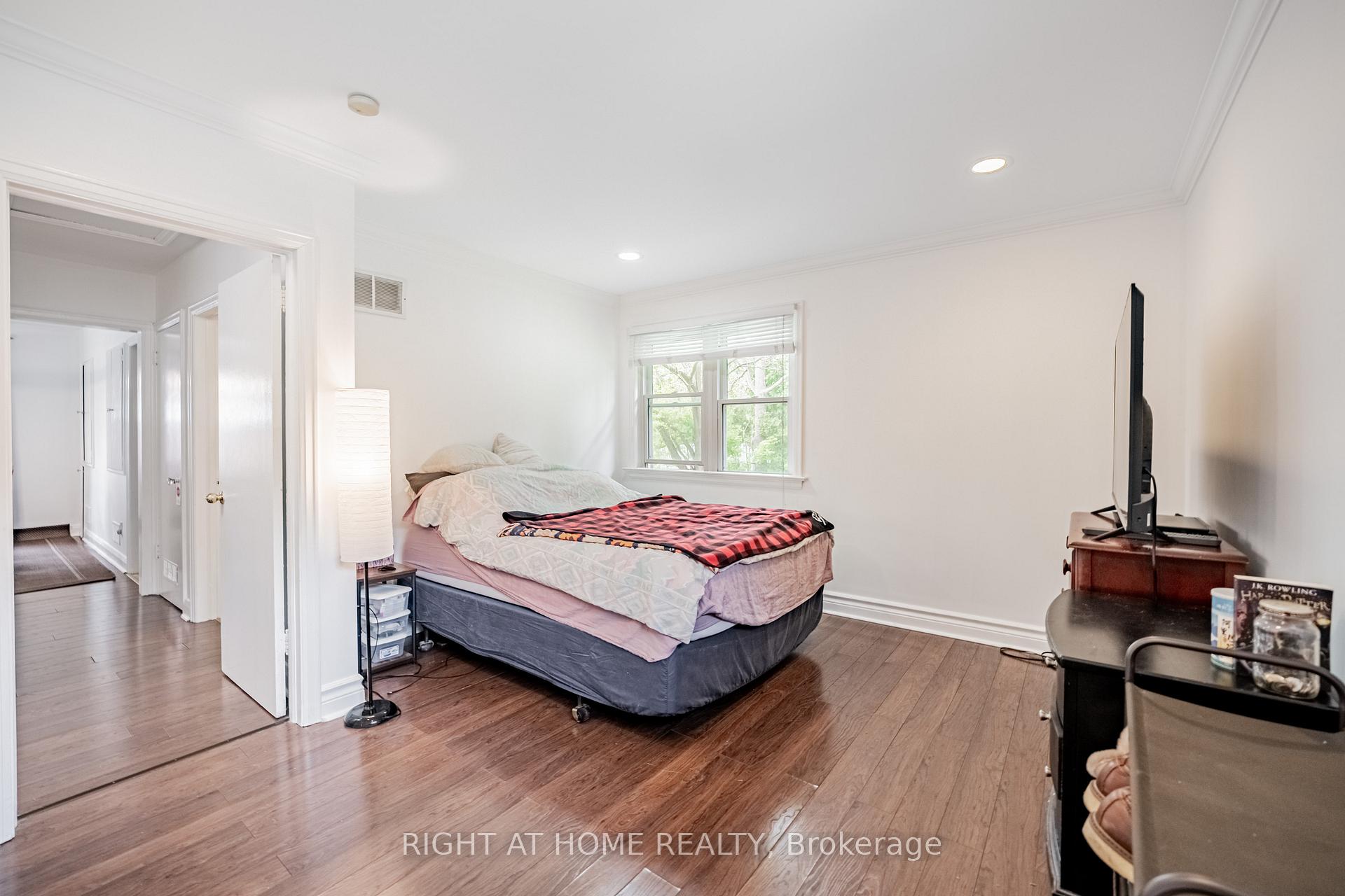 Photo 10 of 194 Cline Avenue S, Hamilton, Ainslie Wood — HOMEH