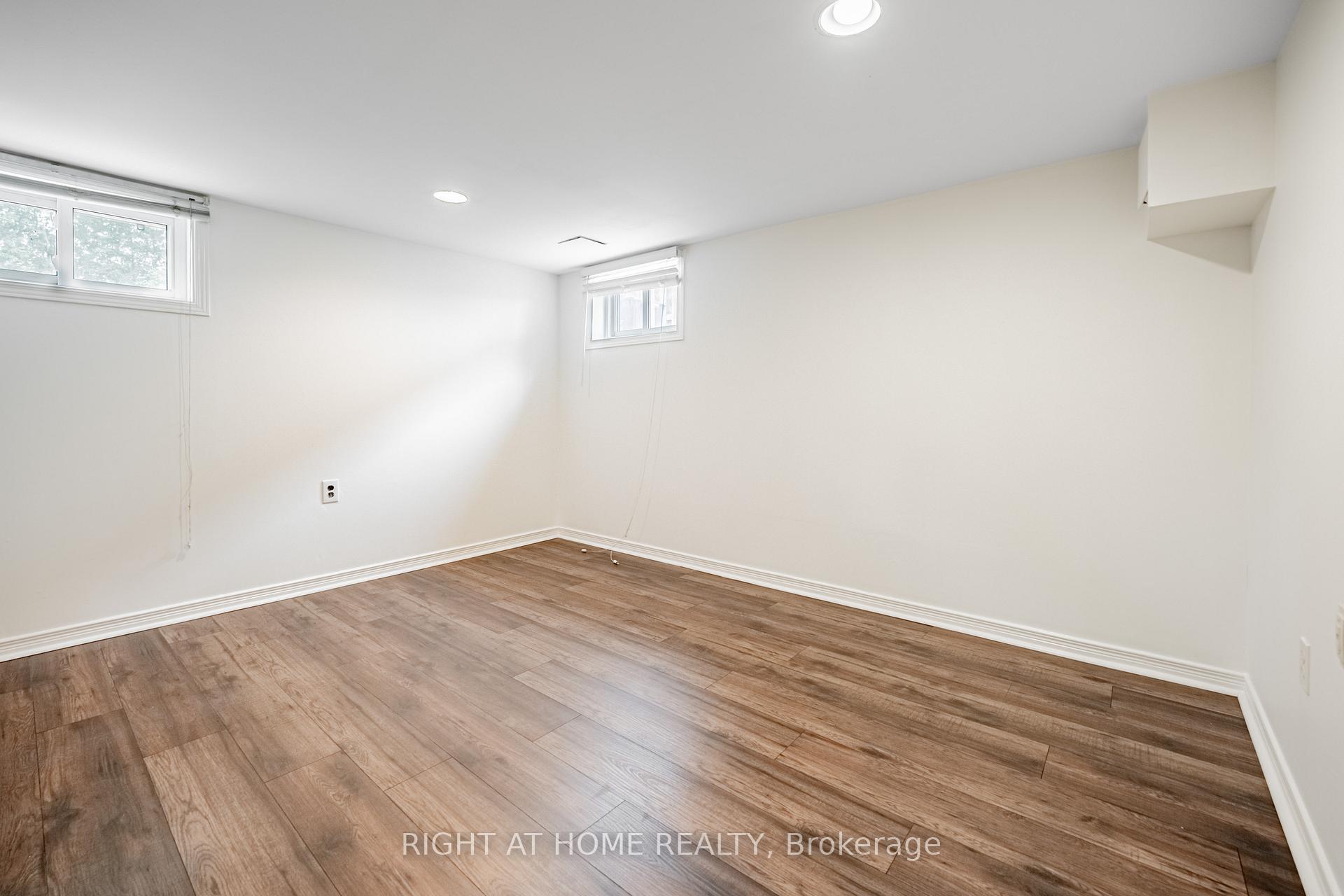 Photo 14 of 194 Cline Avenue S, Hamilton, Ainslie Wood — HOMEH