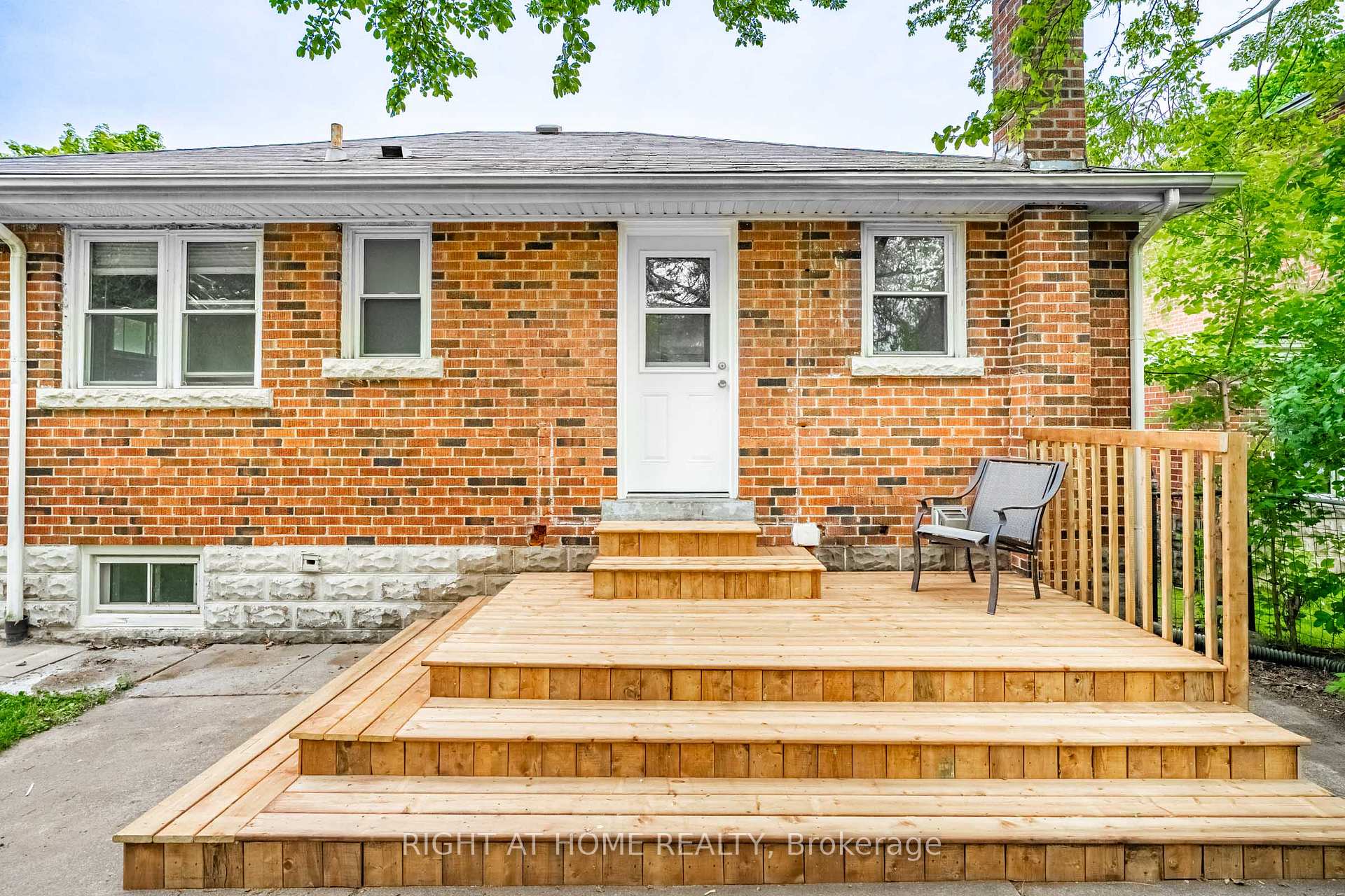 Photo 22 of 194 Cline Avenue S, Hamilton, Ainslie Wood — HOMEH