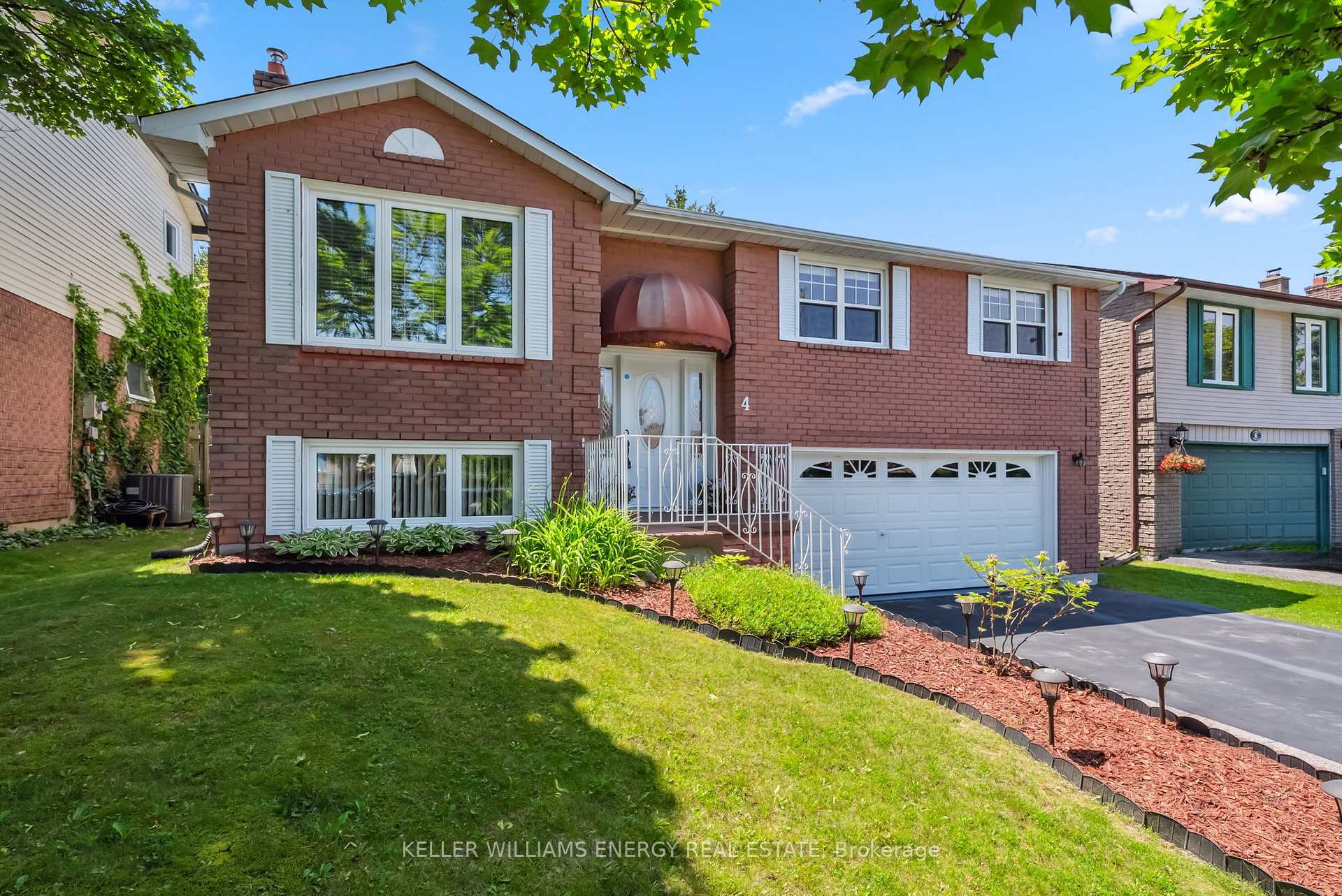 Photo 2 of 4 Pinedale Crescent, Clarington, Courtice — HOMEH