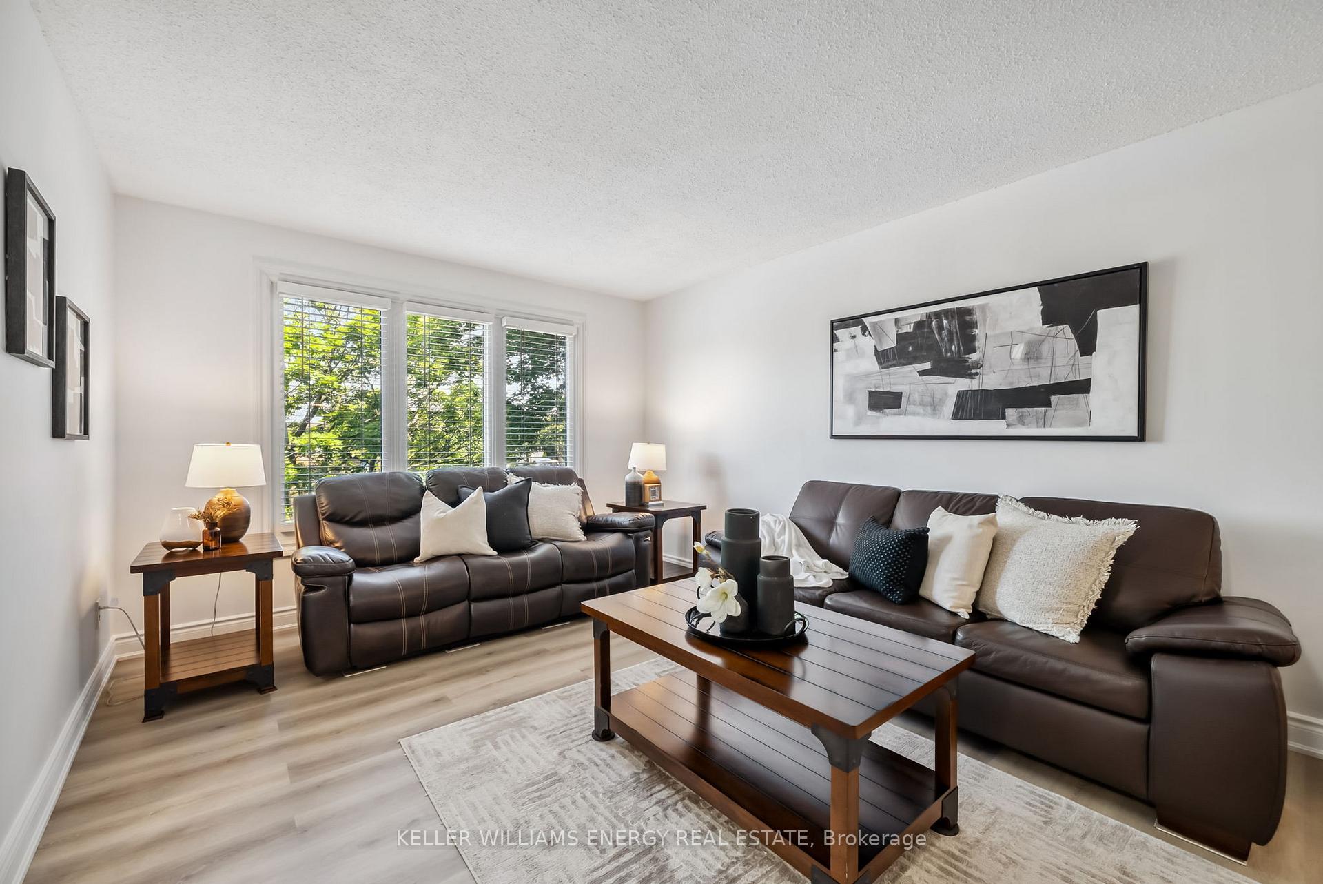 Photo 4 of 4 Pinedale Crescent, Clarington, Courtice — HOMEH