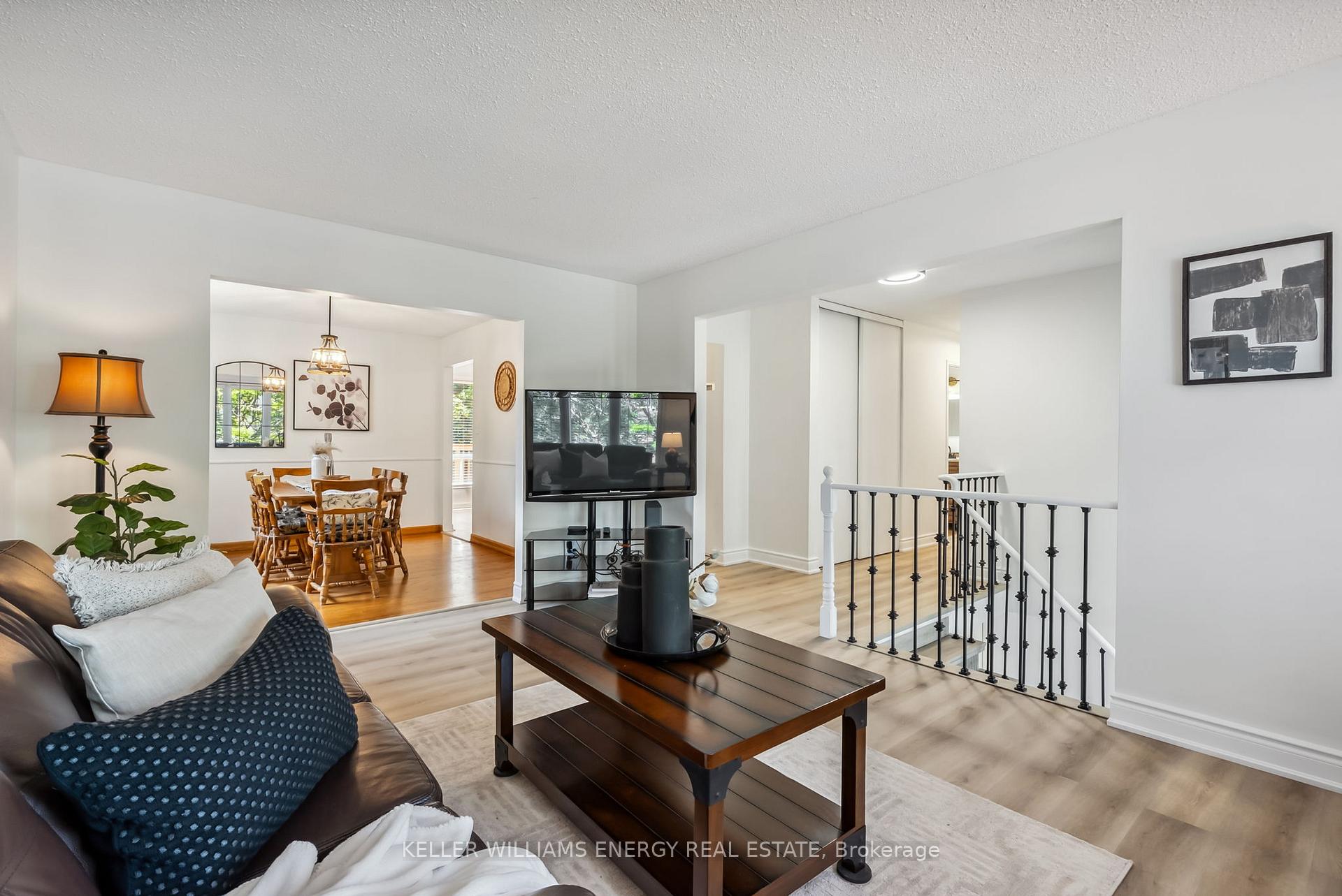Photo 6 of 4 Pinedale Crescent, Clarington, Courtice — HOMEH