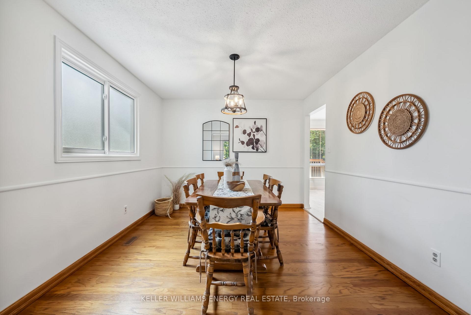 Photo 8 of 4 Pinedale Crescent, Clarington, Courtice — HOMEH