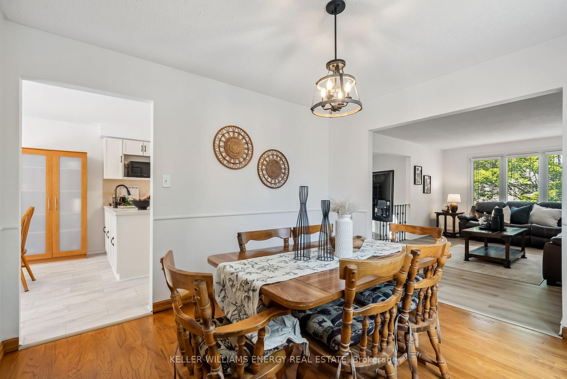 Photo 9 of 4 Pinedale Crescent, Clarington, Courtice — HOMEH
