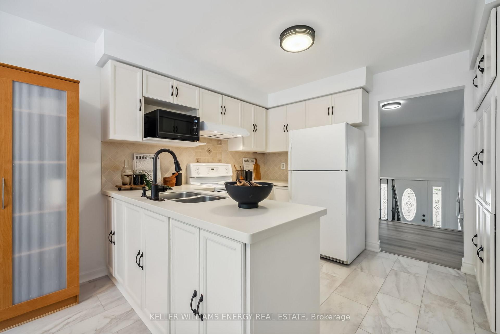 Photo 11 of 4 Pinedale Crescent, Clarington, Courtice — HOMEH