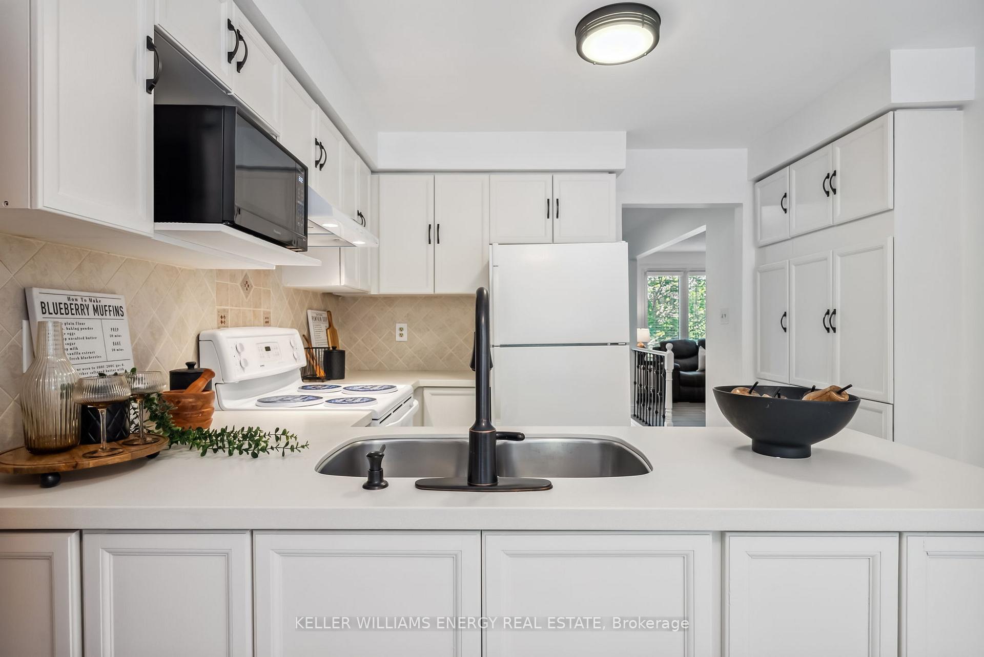 Photo 12 of 4 Pinedale Crescent, Clarington, Courtice — HOMEH