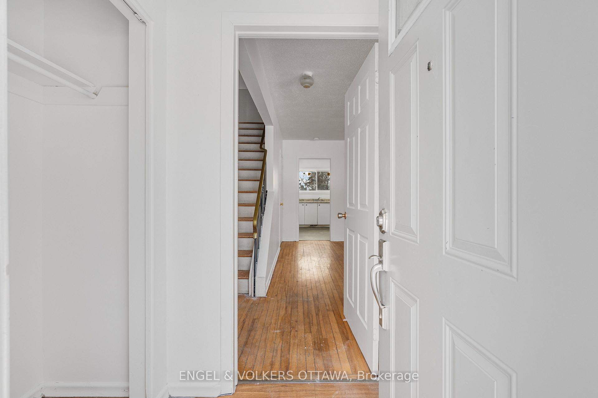 Photo 2 of 820 Grenon Avenue, Ottawa, Britannia Heights — HOMEH