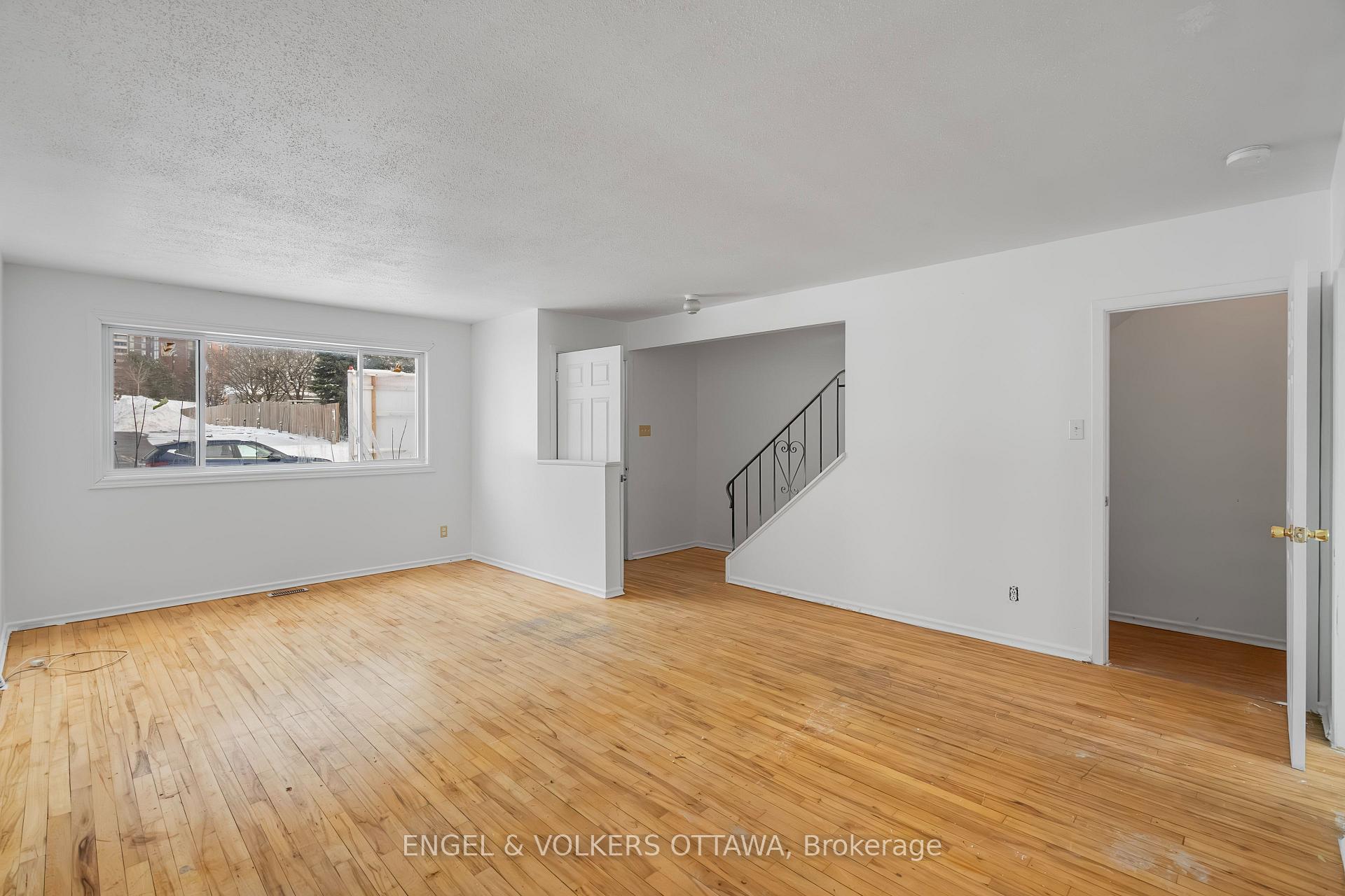 Photo 5 of 820 Grenon Avenue, Ottawa, Britannia Heights — HOMEH