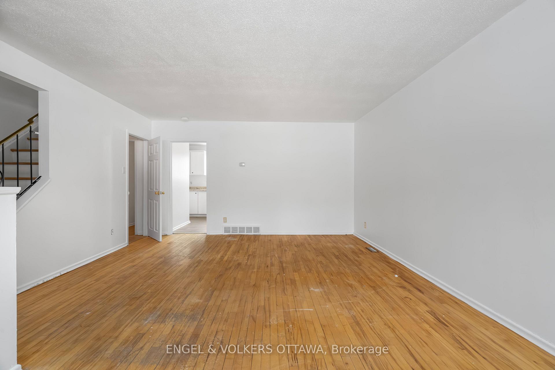 Photo 4 of 820 Grenon Avenue, Ottawa, Britannia Heights — HOMEH