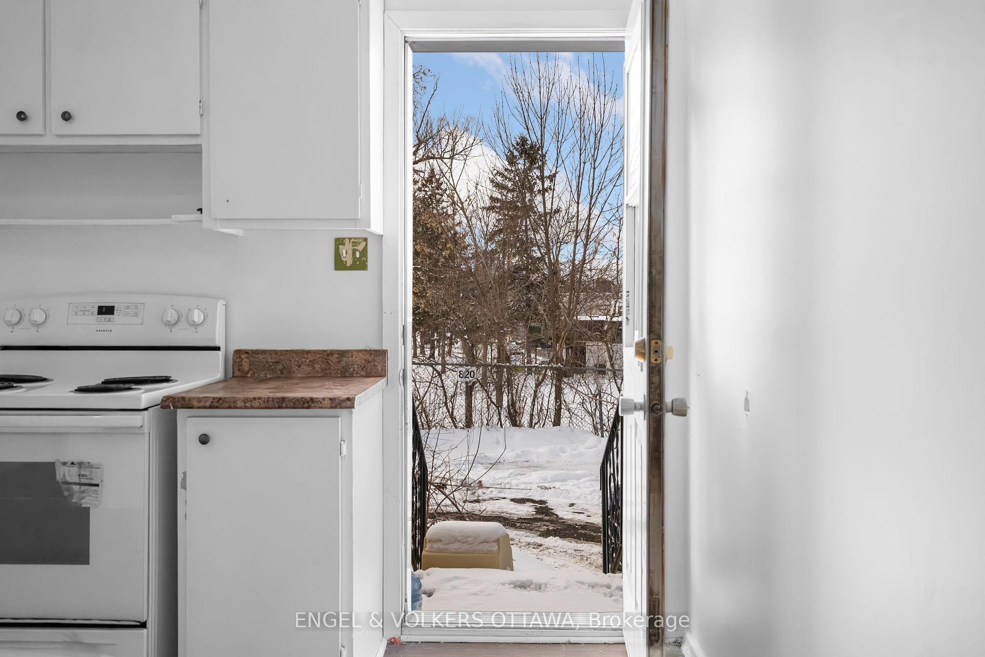 Photo 9 of 820 Grenon Avenue, Ottawa, Britannia Heights — HOMEH