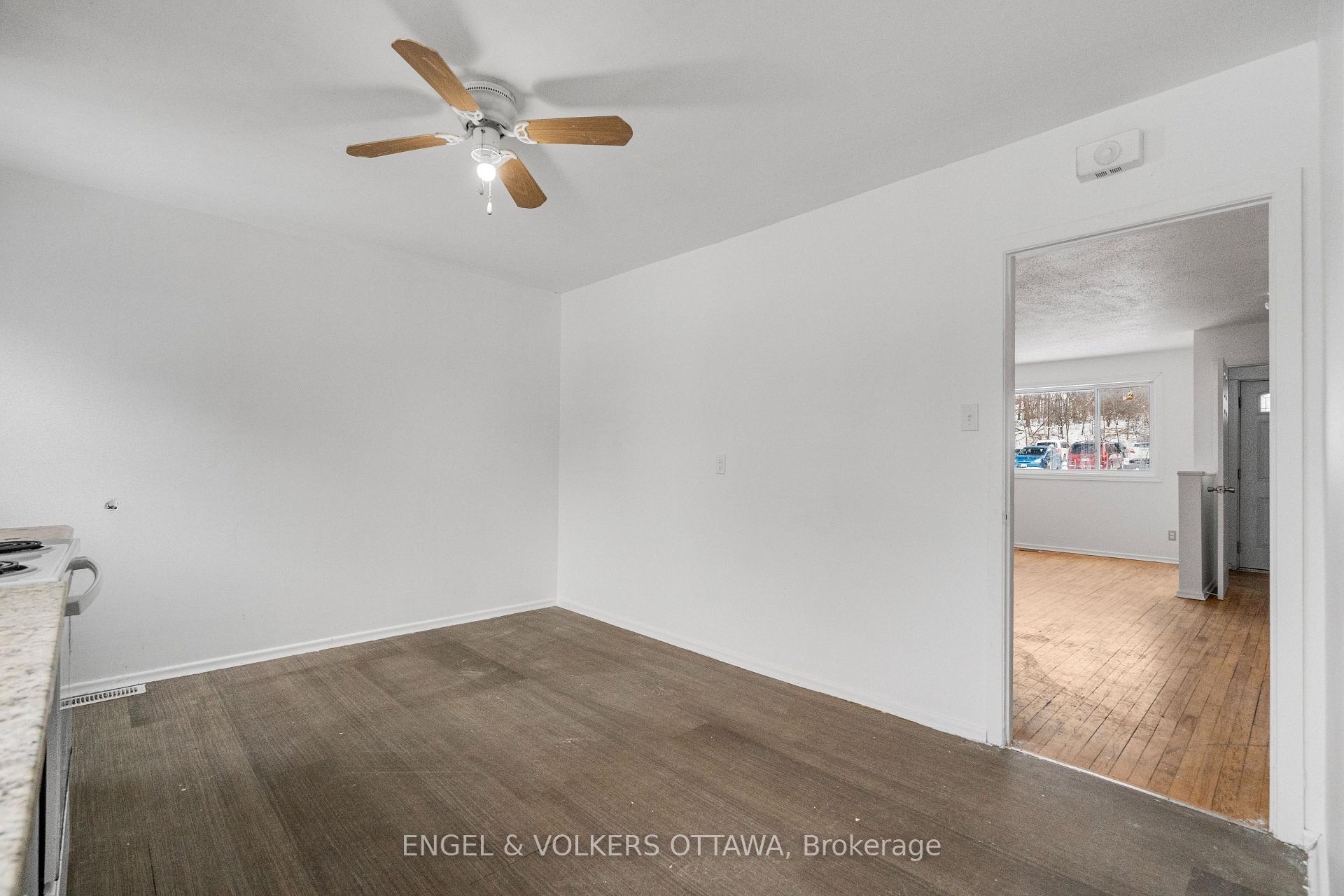 Photo 10 of 820 Grenon Avenue, Ottawa, Britannia Heights — HOMEH