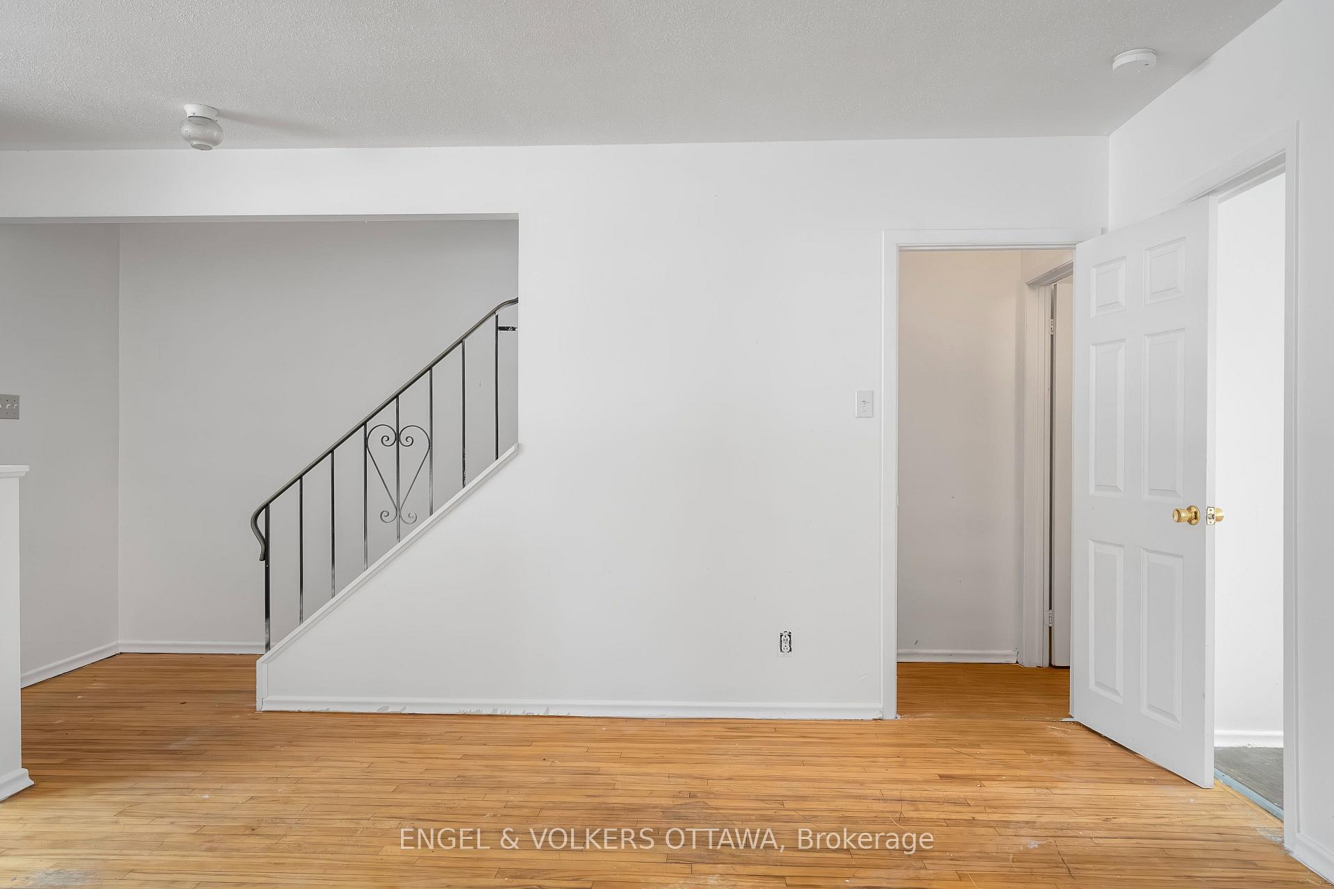 Photo 19 of 820 Grenon Avenue, Ottawa, Britannia Heights — HOMEH
