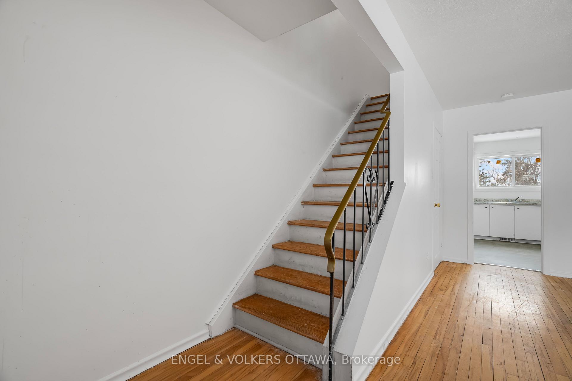 Photo 12 of 820 Grenon Avenue, Ottawa, Britannia Heights — HOMEH
