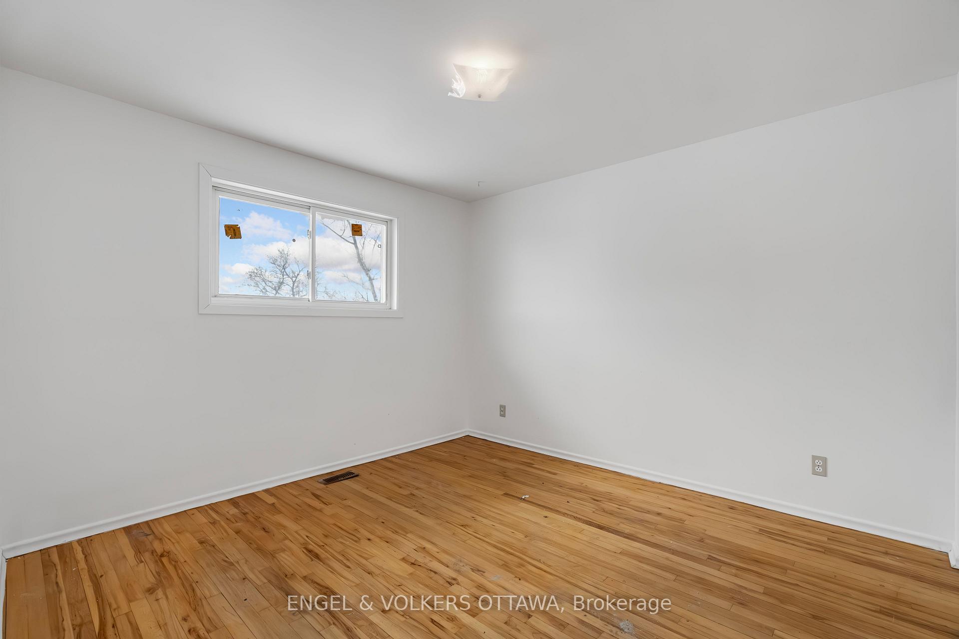 Photo 14 of 820 Grenon Avenue, Ottawa, Britannia Heights — HOMEH