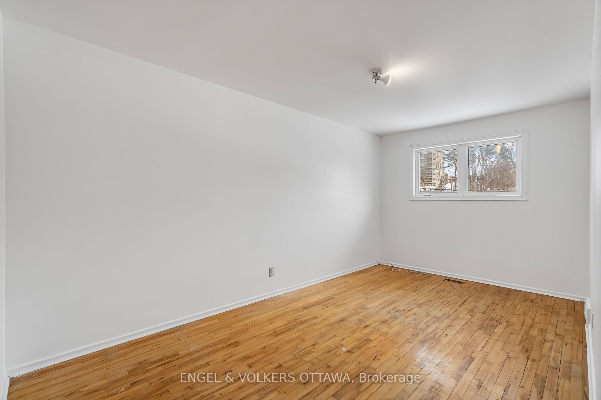 Photo 16 of 820 Grenon Avenue, Ottawa, Britannia Heights — HOMEH