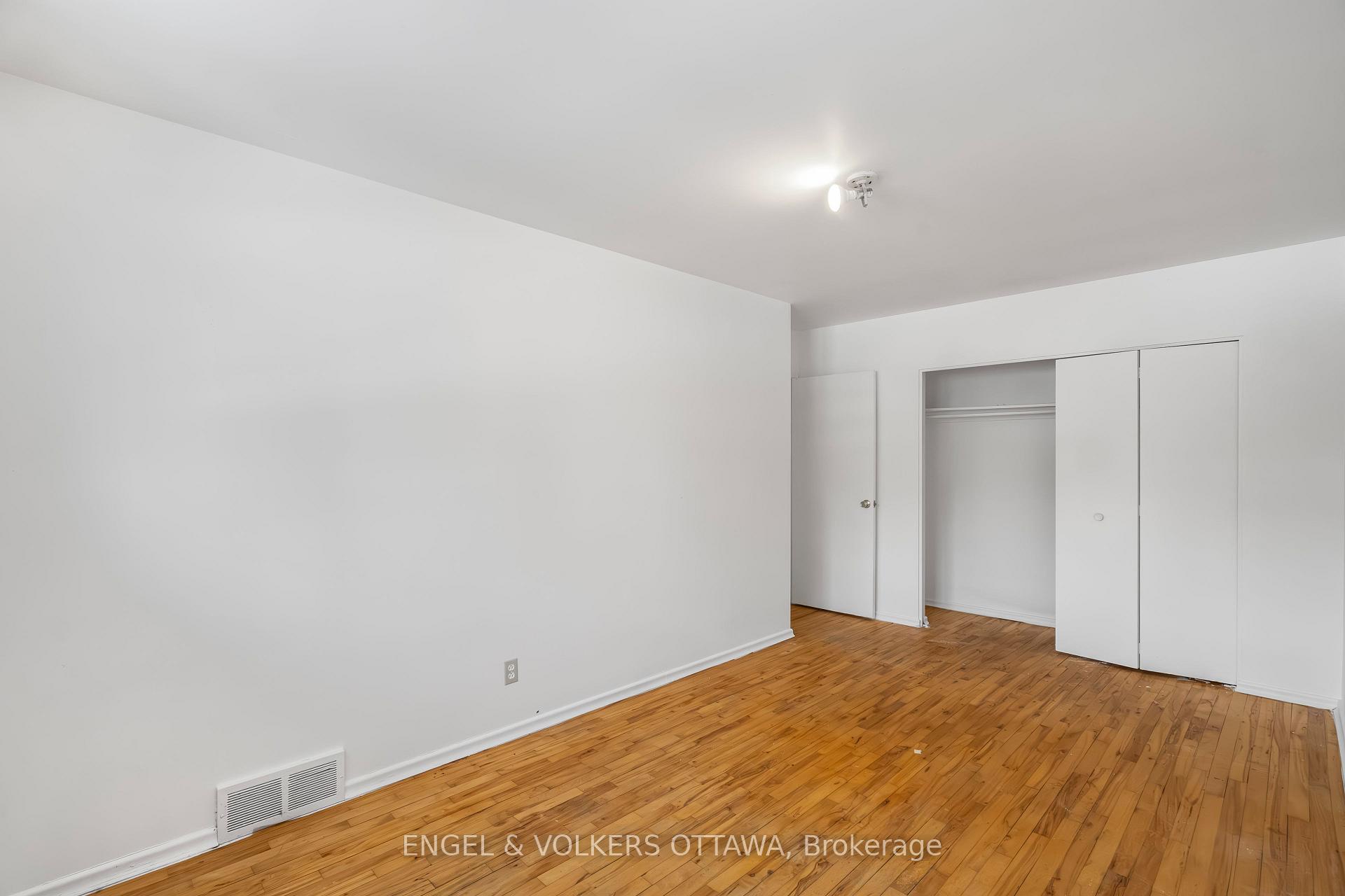 Photo 17 of 820 Grenon Avenue, Ottawa, Britannia Heights — HOMEH