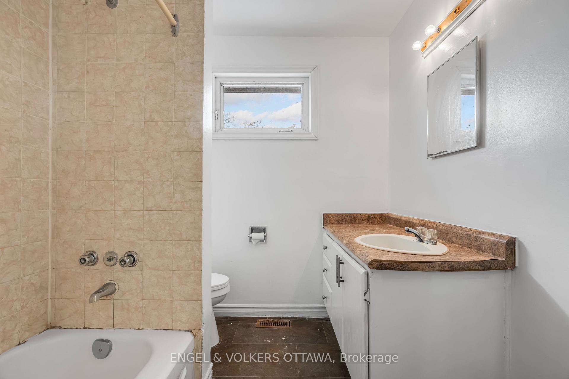 Photo 23 of 820 Grenon Avenue, Ottawa, Britannia Heights — HOMEH