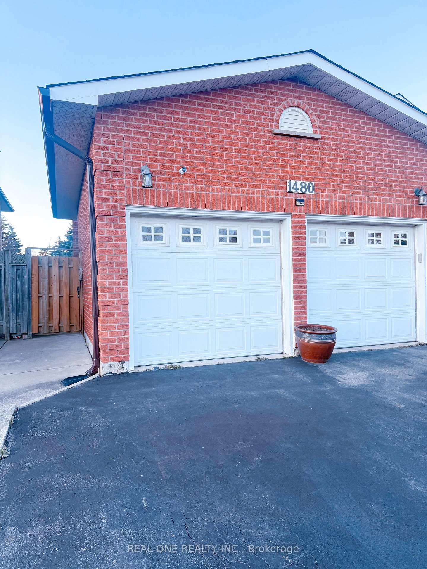 Photo 2 of 1480 Clearview Drive, Oakville, Clearview — HOMEH