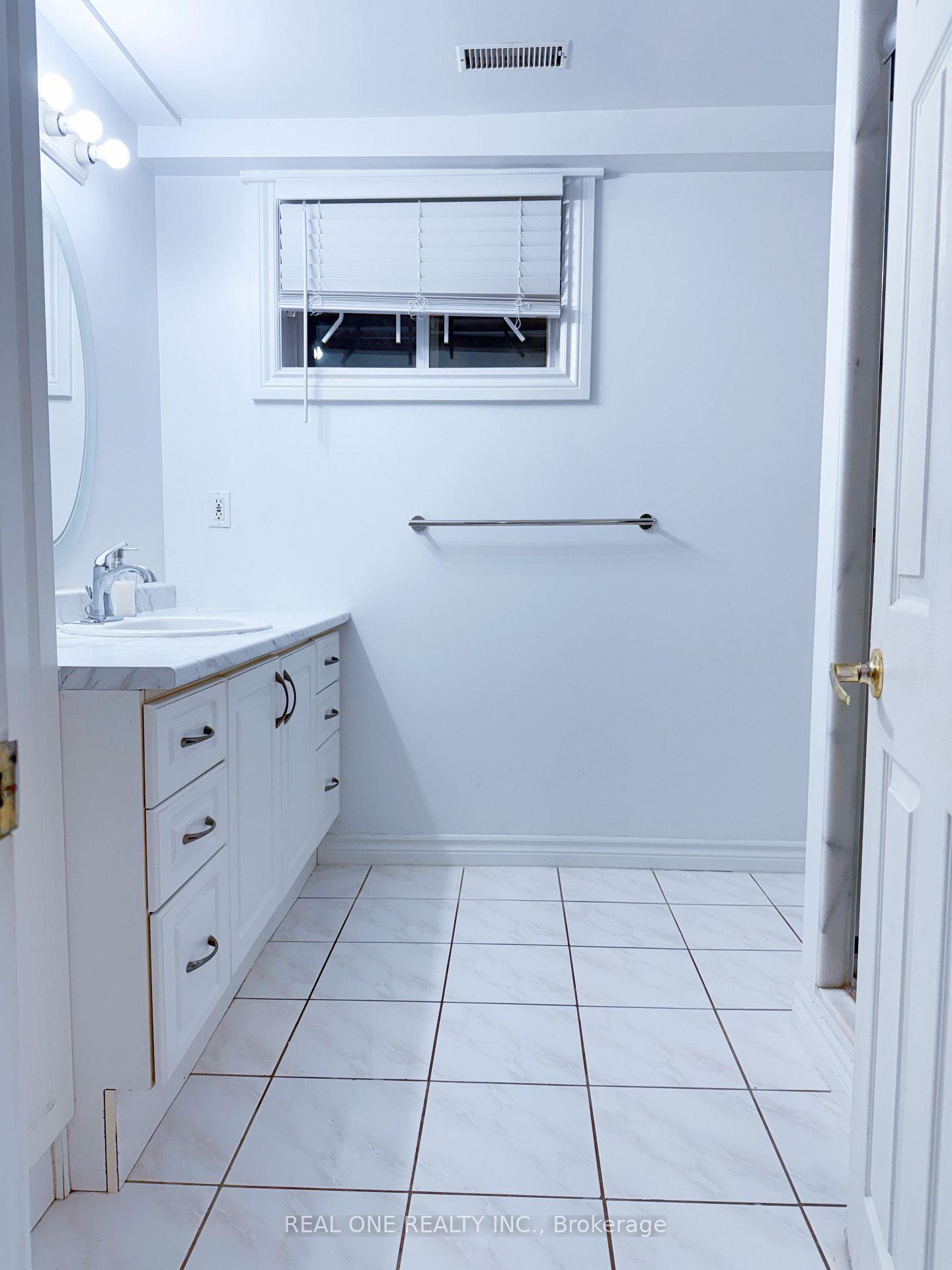 Photo 12 of 1480 Clearview Drive, Oakville, Clearview — HOMEH