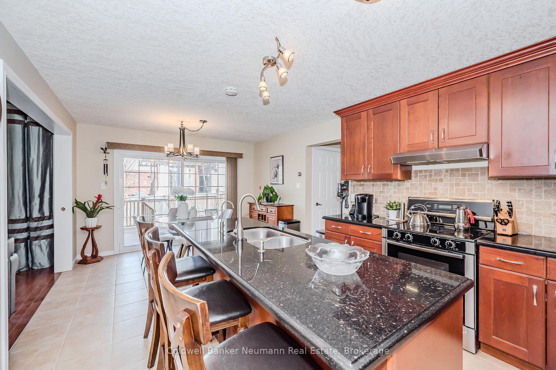 Photo 11 of 7 Brown Street, Guelph, Pineridge/Westminster Woods — HOMEH