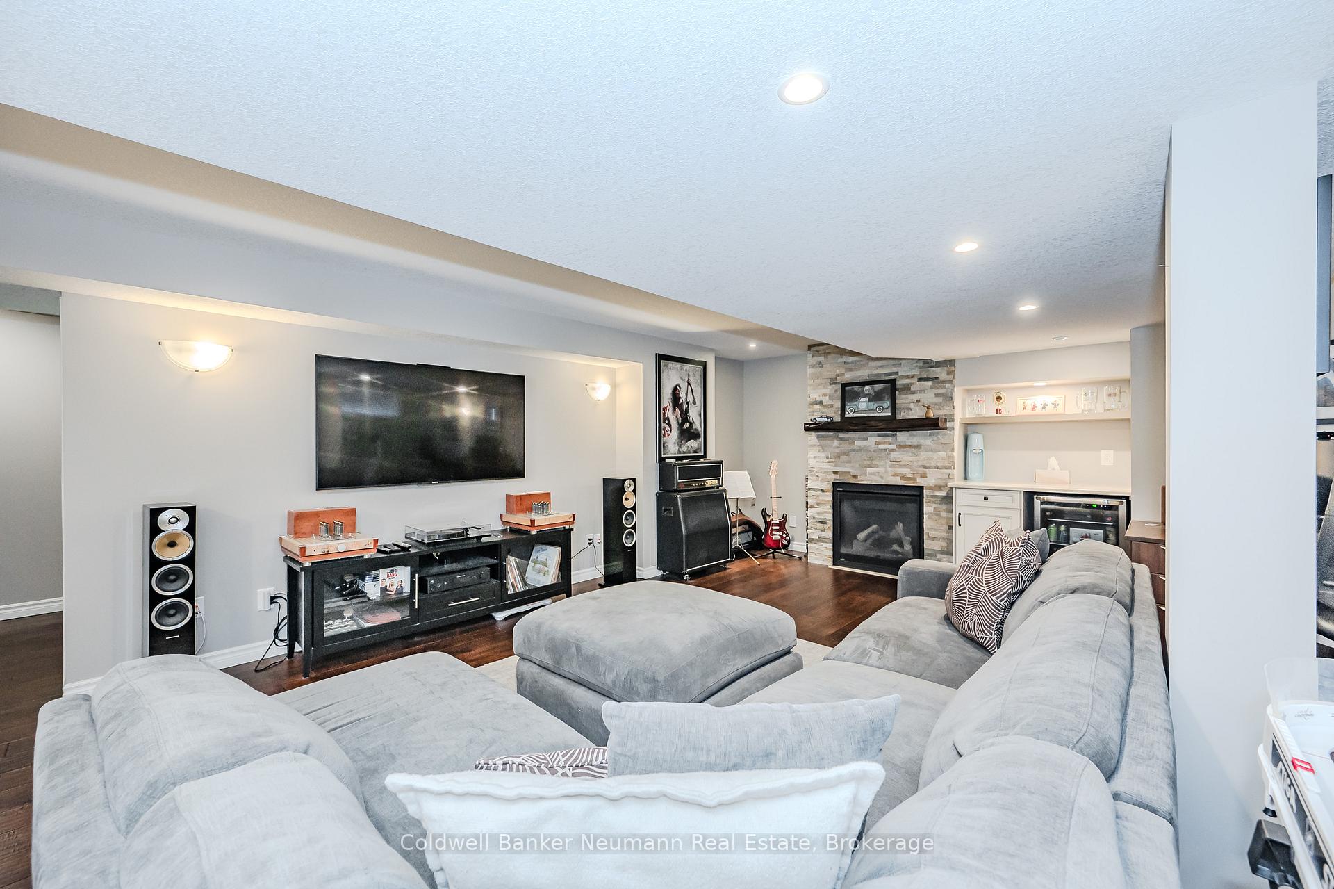 Photo 42 of 7 Brown Street, Guelph, Pineridge/Westminster Woods — HOMEH