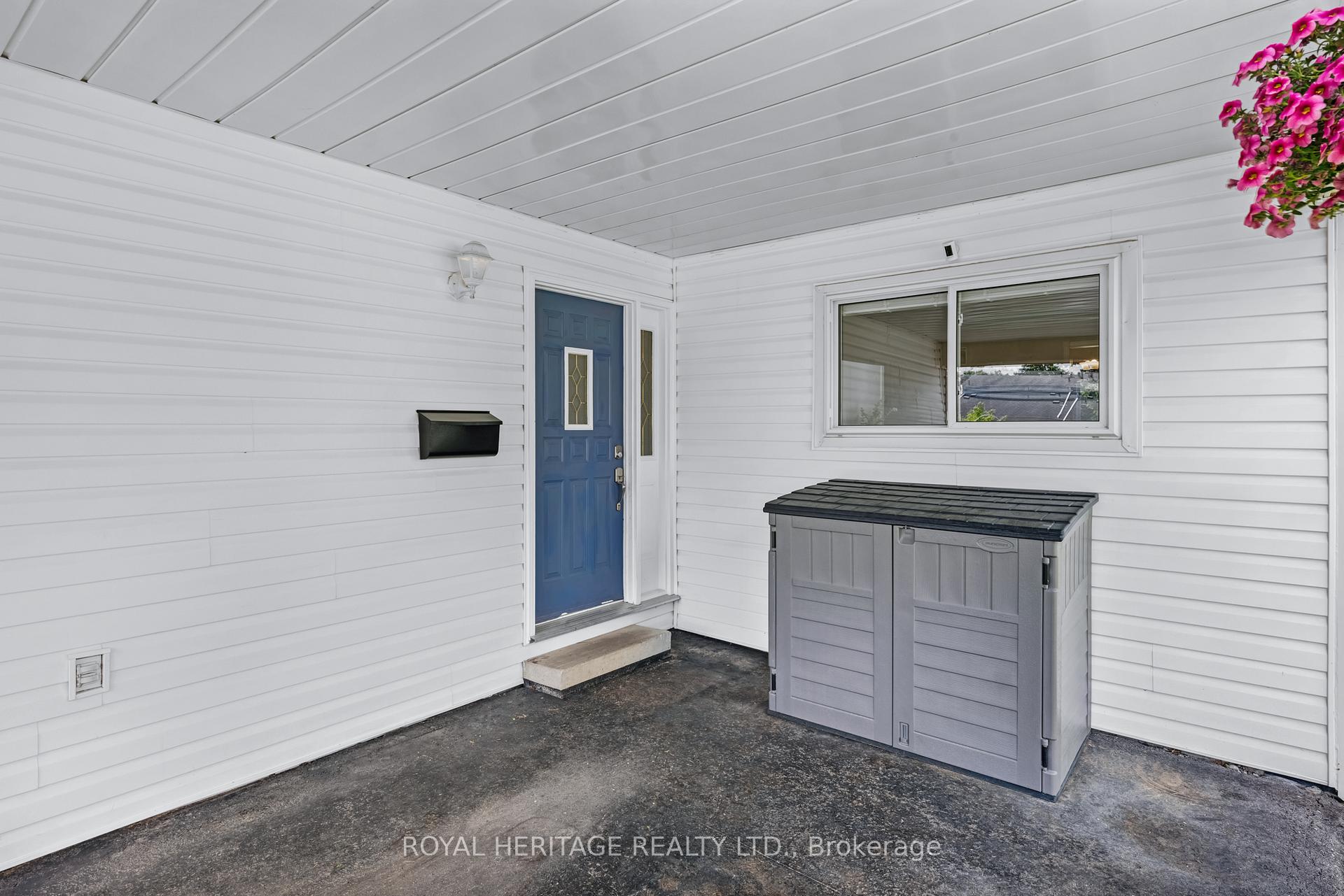 Photo 2 of 73 Roser Crescent, Clarington, Bowmanville — HOMEH