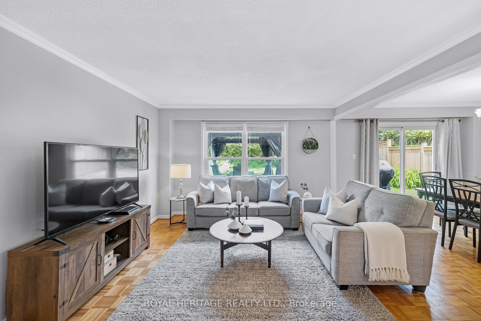 Photo 5 of 73 Roser Crescent, Clarington, Bowmanville — HOMEH