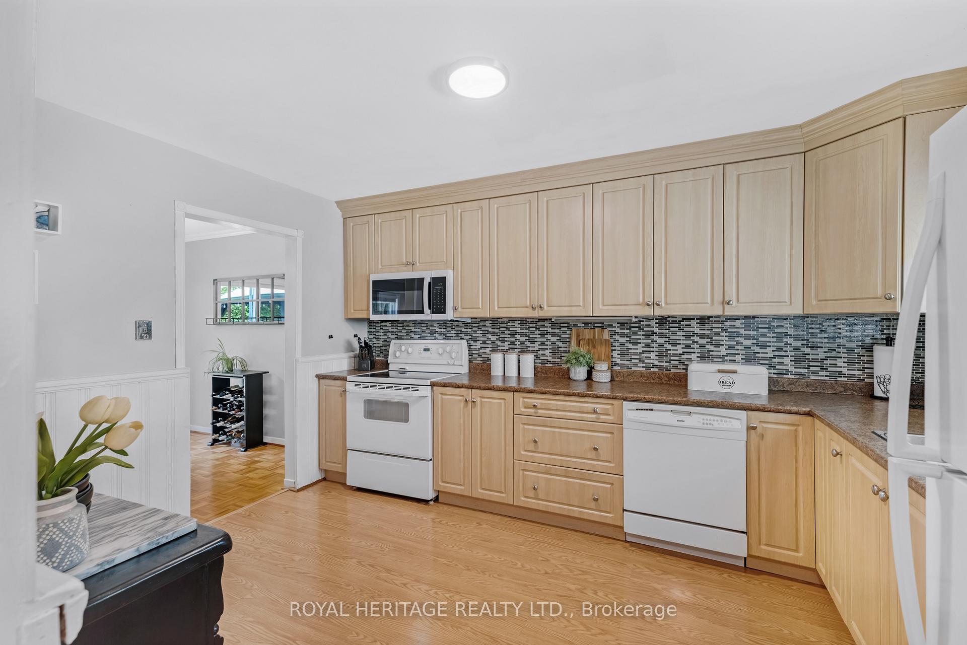 Photo 9 of 73 Roser Crescent, Clarington, Bowmanville — HOMEH