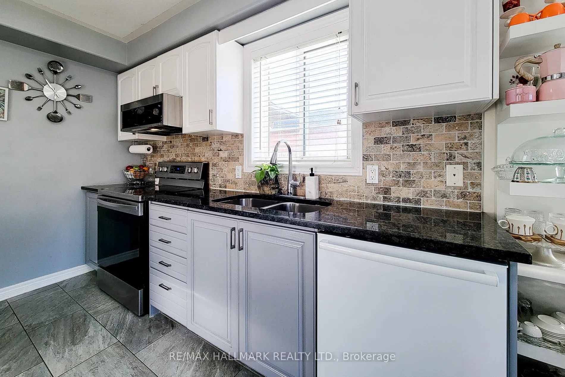 Photo 21 of 34 Marilyn Court, Hamilton, Ryckmans — HOMEH