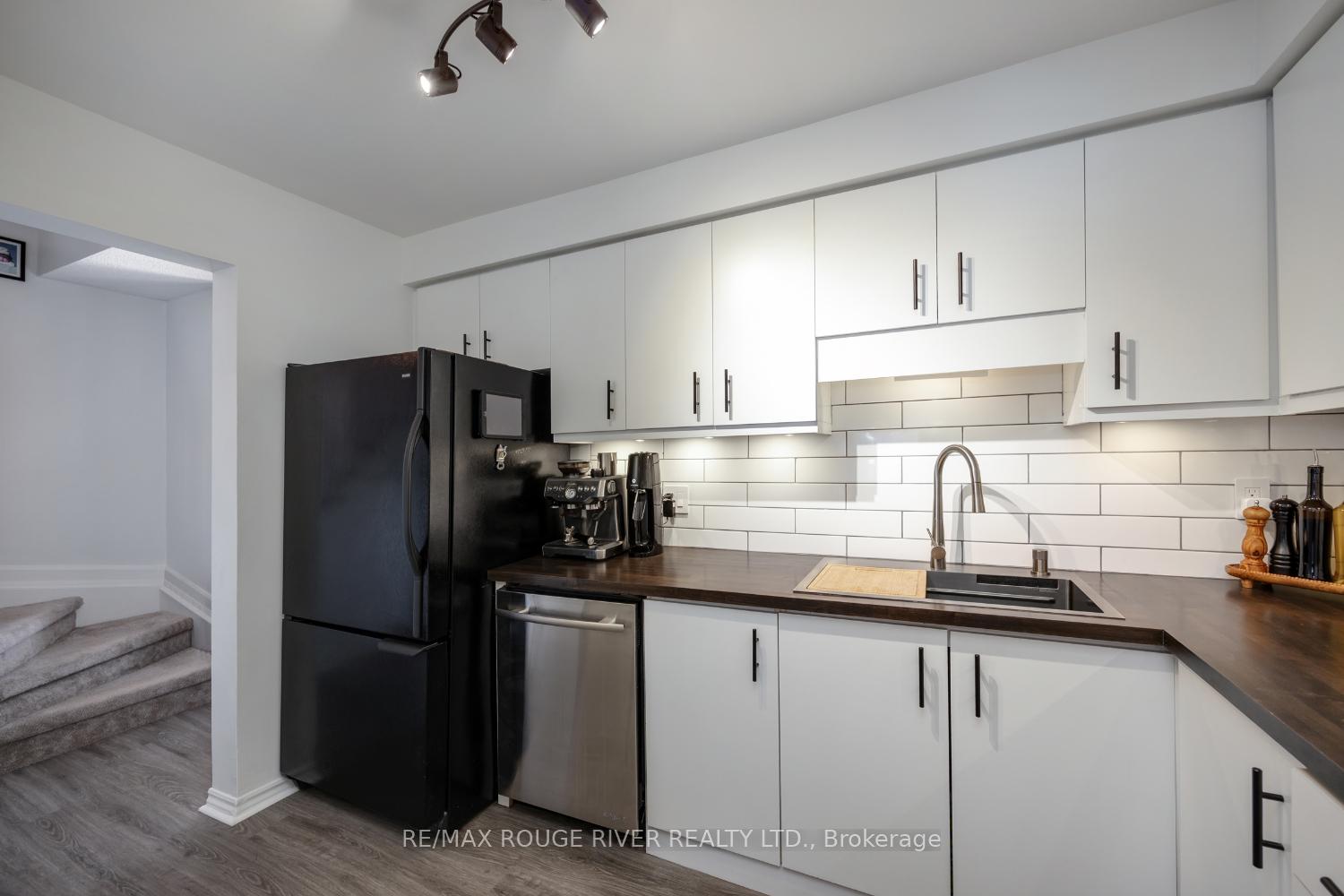 Photo 5 of 21 Raine Drive, Ajax, Central — HOMEH