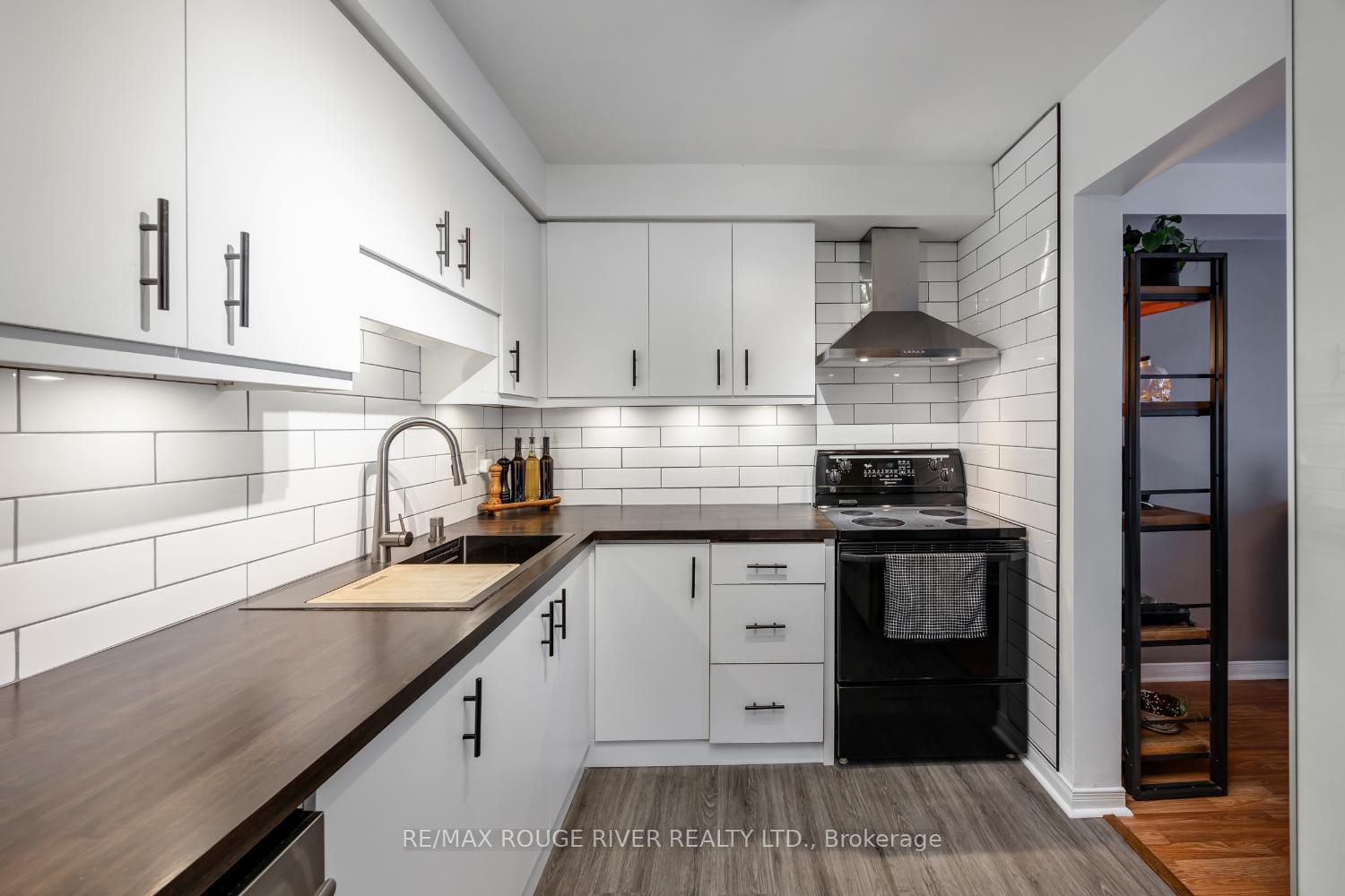 Photo 8 of 21 Raine Drive, Ajax, Central — HOMEH