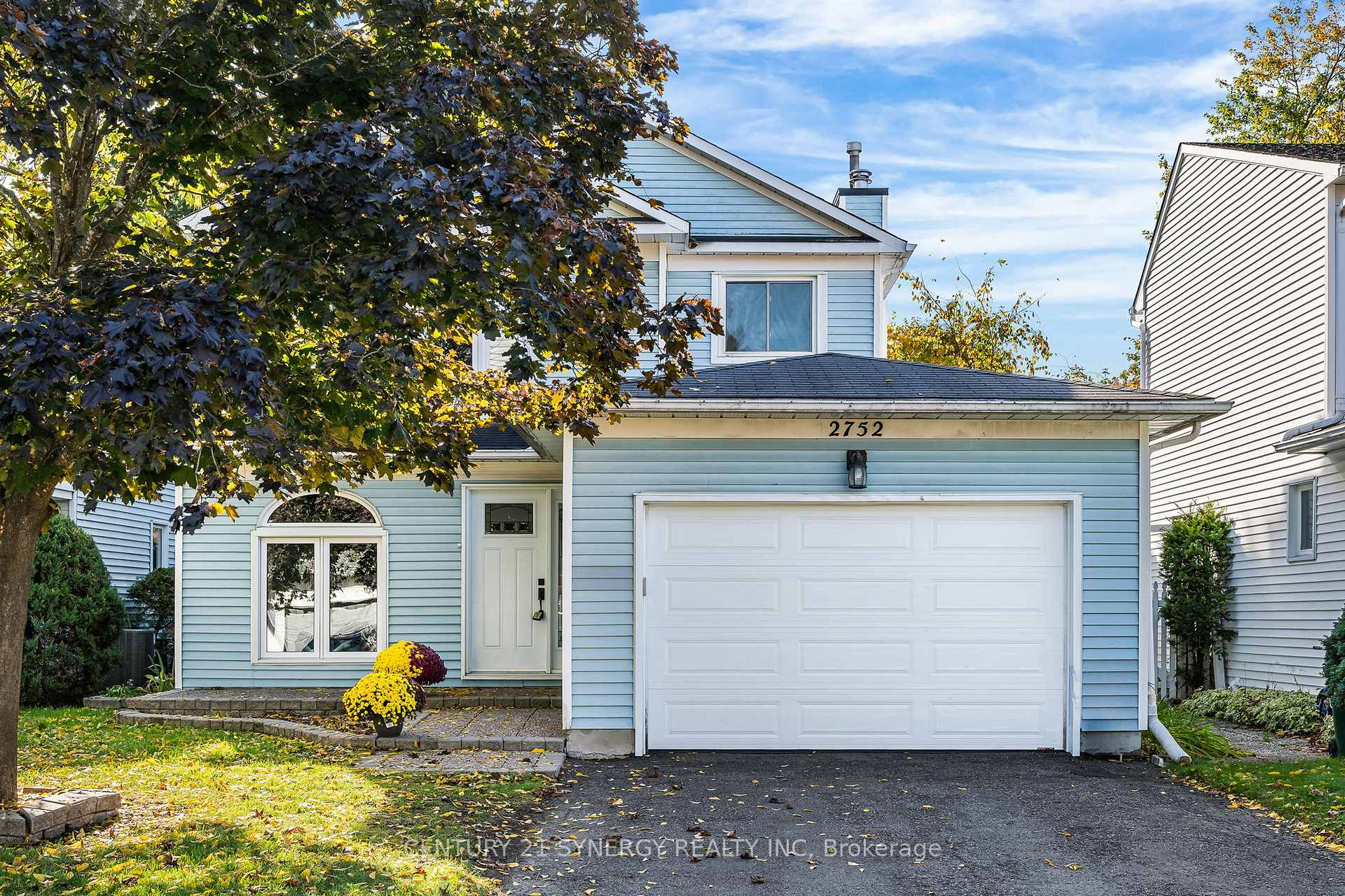 Front of 2752 Wyldewood Street W