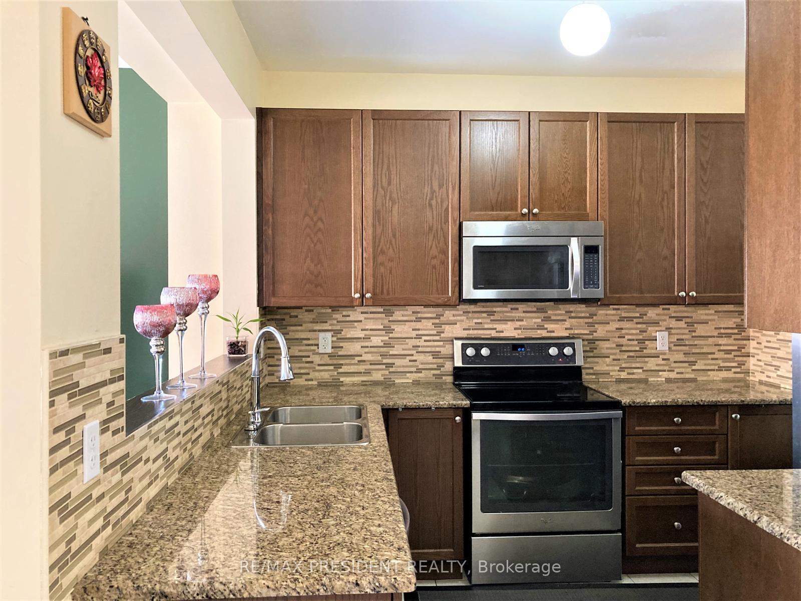 Photo 4 of 23 Gulfbrook Circle, Brampton, Sandringham-Wellington — HOMEH
