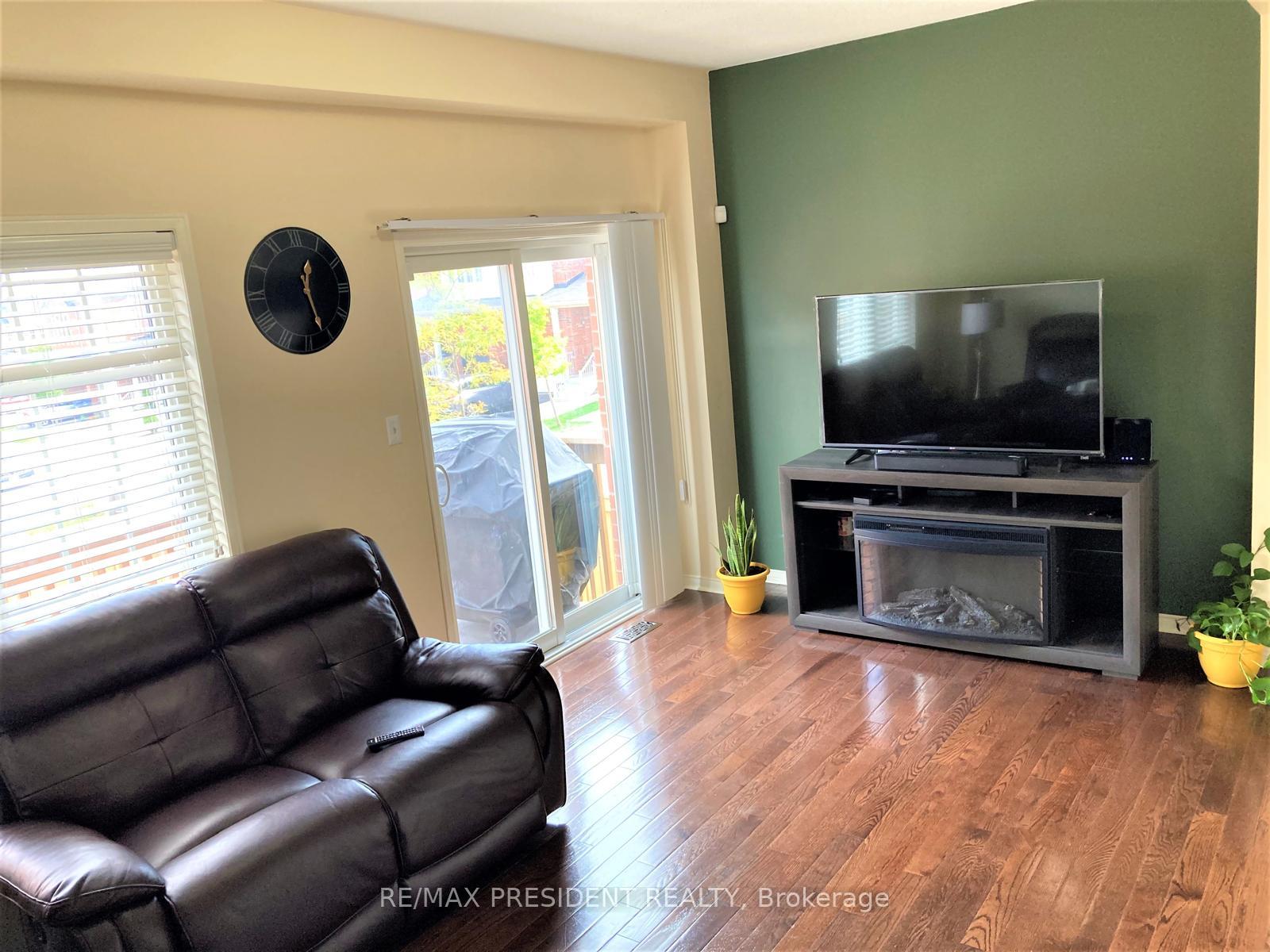 Photo 5 of 23 Gulfbrook Circle, Brampton, Sandringham-Wellington — HOMEH