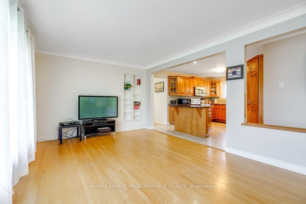 Photo 4 of 1405 Leonard Avenue, Cornwall — HOMEH