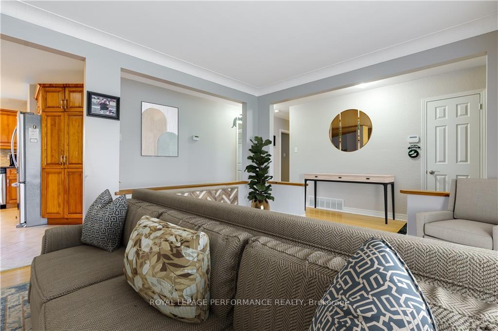 Photo 5 of 1405 Leonard Avenue, Cornwall — HOMEH