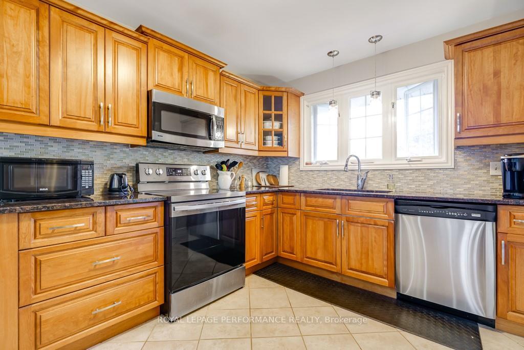 Photo 10 of 1405 Leonard Avenue, Cornwall — HOMEH