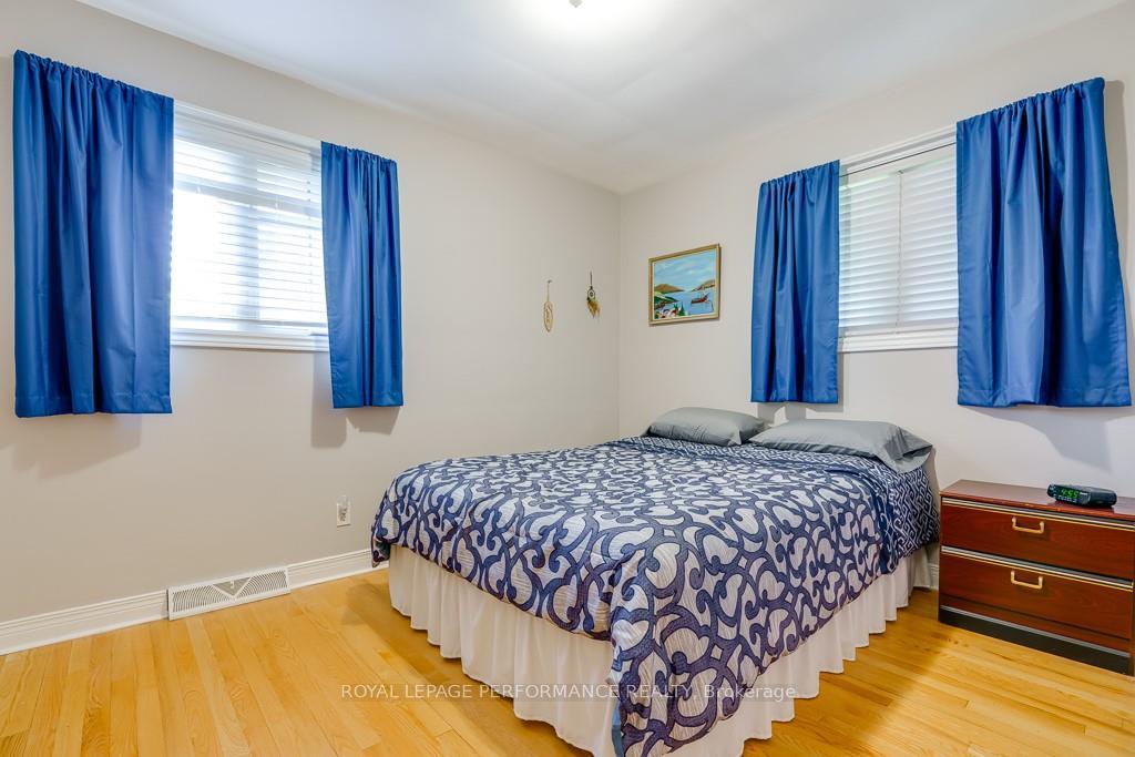 Photo 12 of 1405 Leonard Avenue, Cornwall — HOMEH